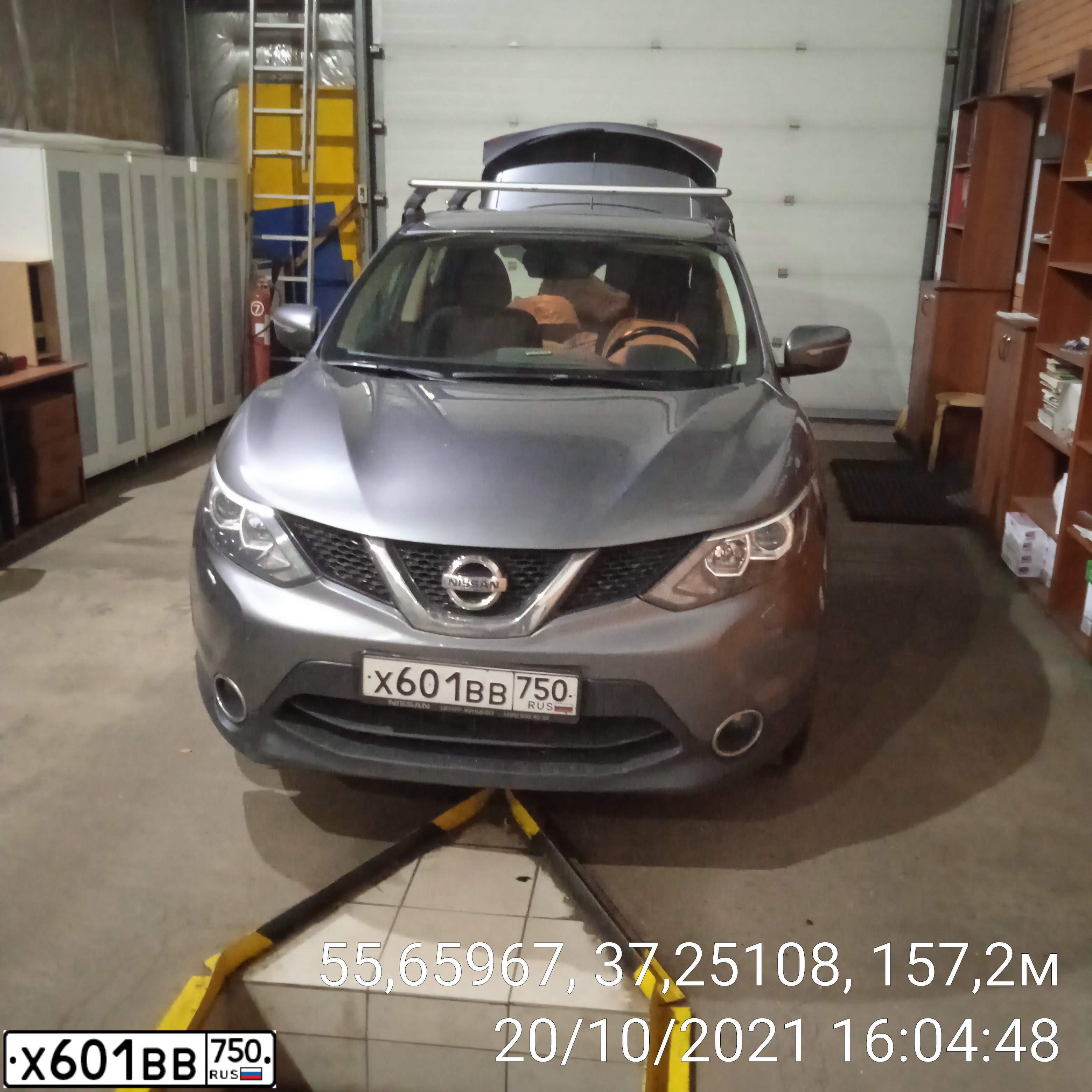 Фото автомобиля NISSAN QASHQAI, 2014 — госномер Х601ВВ750. Цвет: СЕРЫЙ
