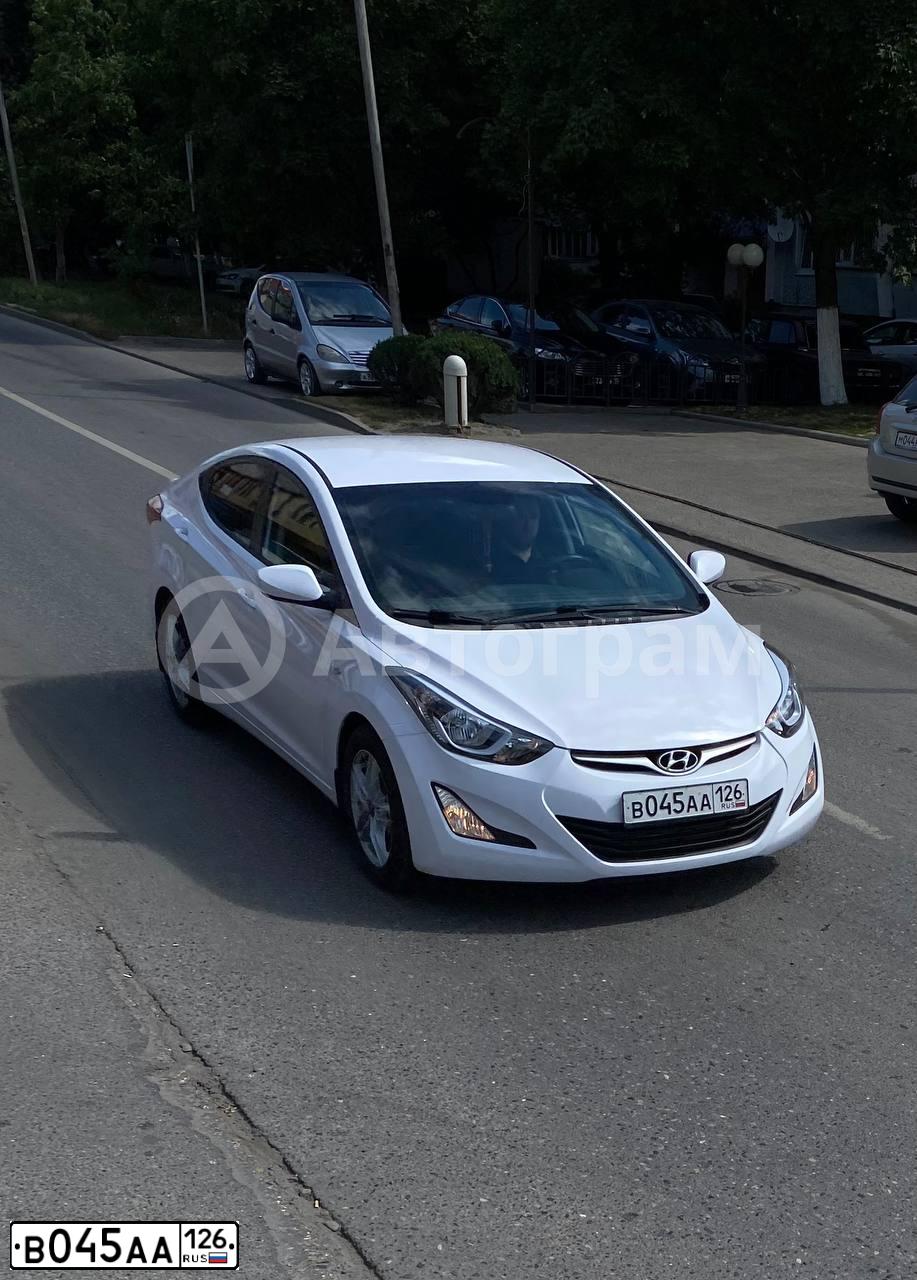 Фото автомобиля HYUNDAI ELANTRA, 2015 — госномер В045АА126. Цвет: Белый