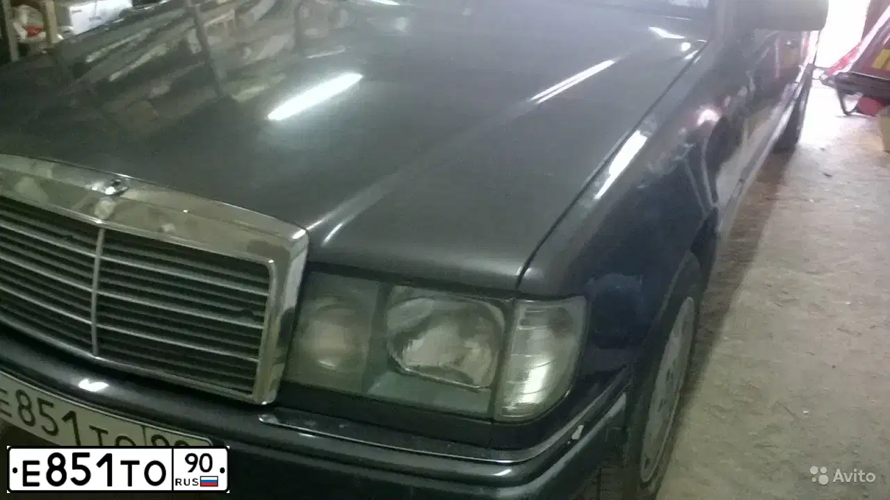 Фото автомобиля MERCEDES E-KLASSE, 1990 — госномер Е851ТО90. Цвет: ФИОЛЕТОВЫЙ