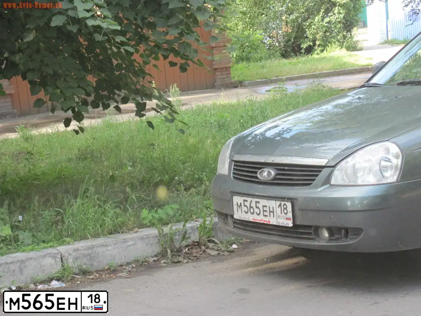 Фото автомобиля LADA 2172 PRIORA, 2008 — госномер М565ЕН18. Цвет: СЕРО-СИНЕ ЗЕЛЕНЫЙ