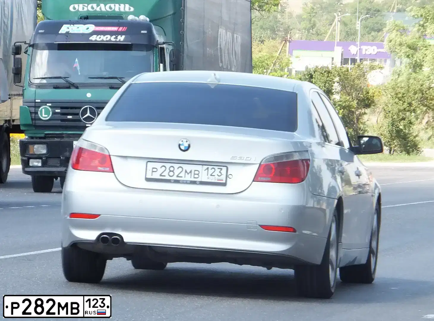 Фото автомобиля BMW SERIE 5, 2004 — госномер Р282МВ123. Цвет: СЕРЕБРИСТЫЙ