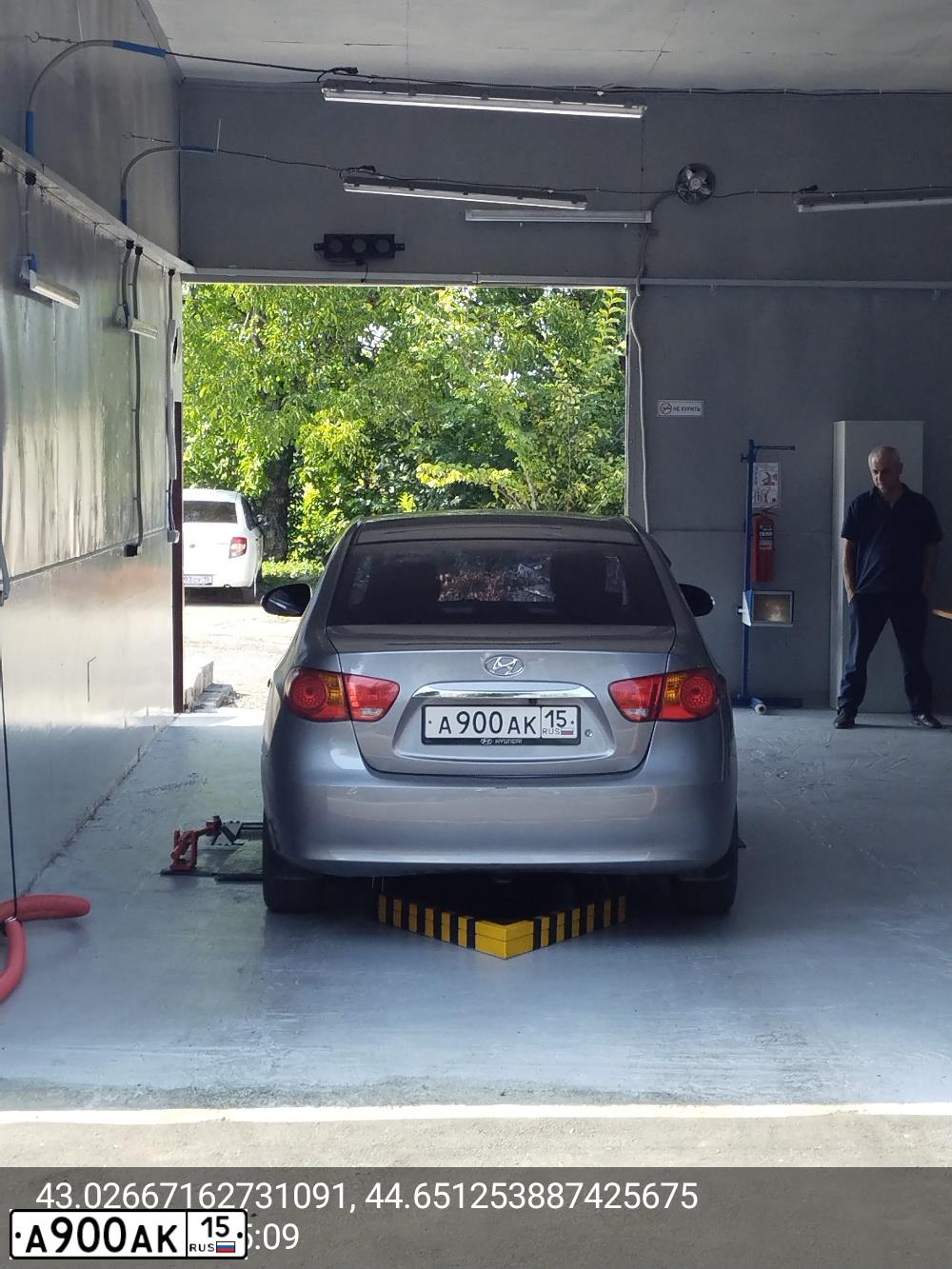 Фото автомобиля FORD FOCUS, 2009 — госномер А215РВ126. Цвет: СЕРЕБРИСТЫЙ
