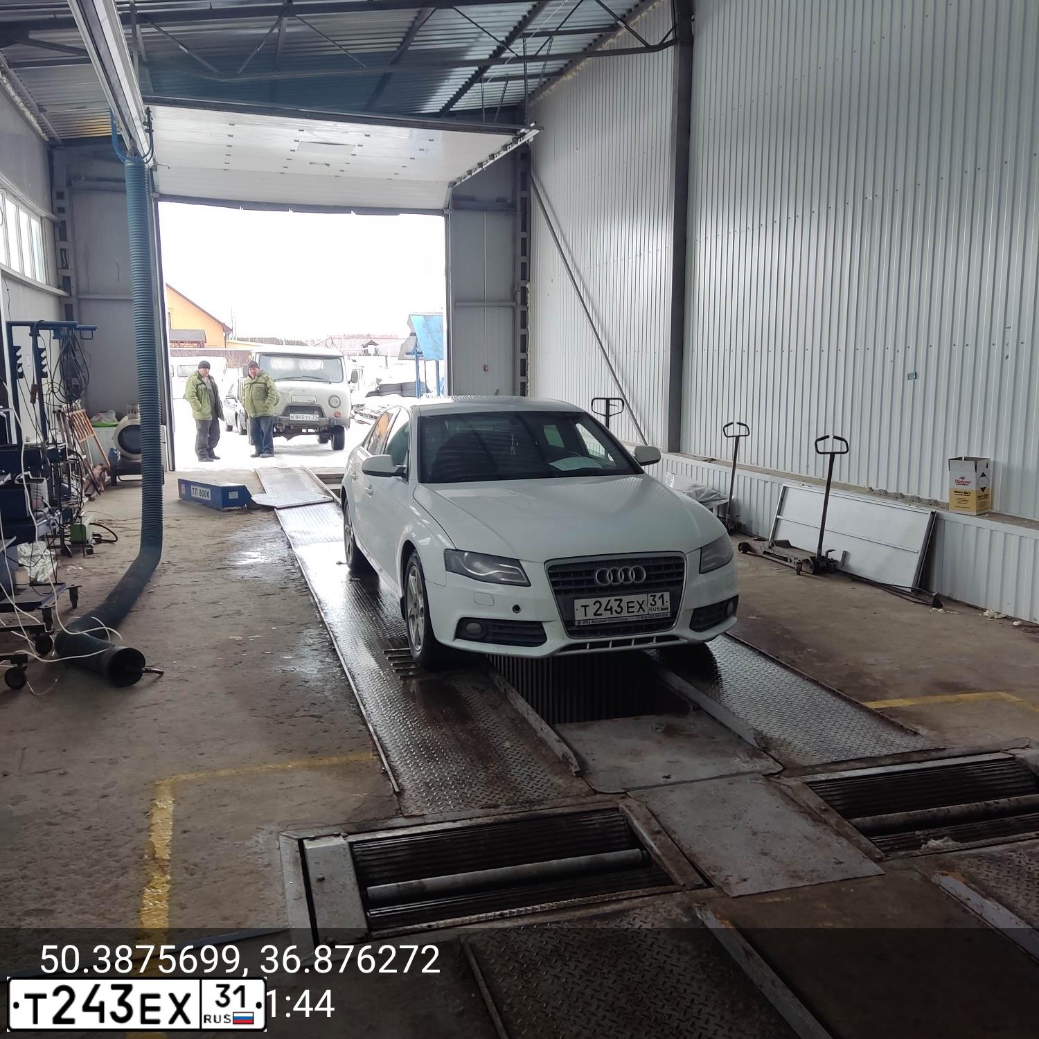 Фото автомобиля AUDI A4, 2009 — госномер О283АН68. Цвет: Белый