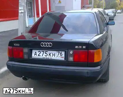 Фото автомобиля AUDI 100, 1993 — госномер А275КН76. Цвет: ЧЕРНЫЙ