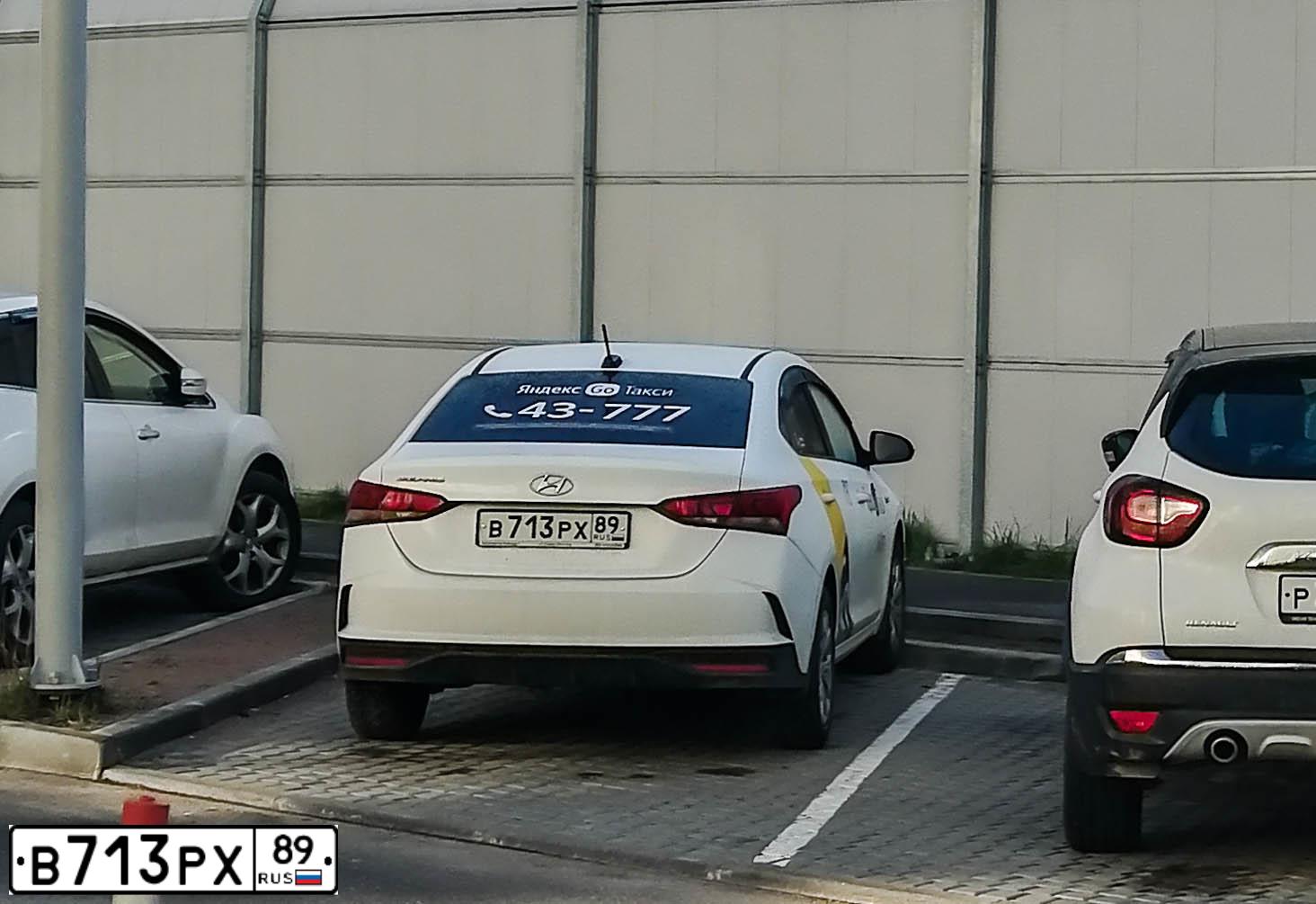 Фото автомобиля HYUNDAI SOLARIS, 2020 — госномер В713РХ89. Цвет: Белый