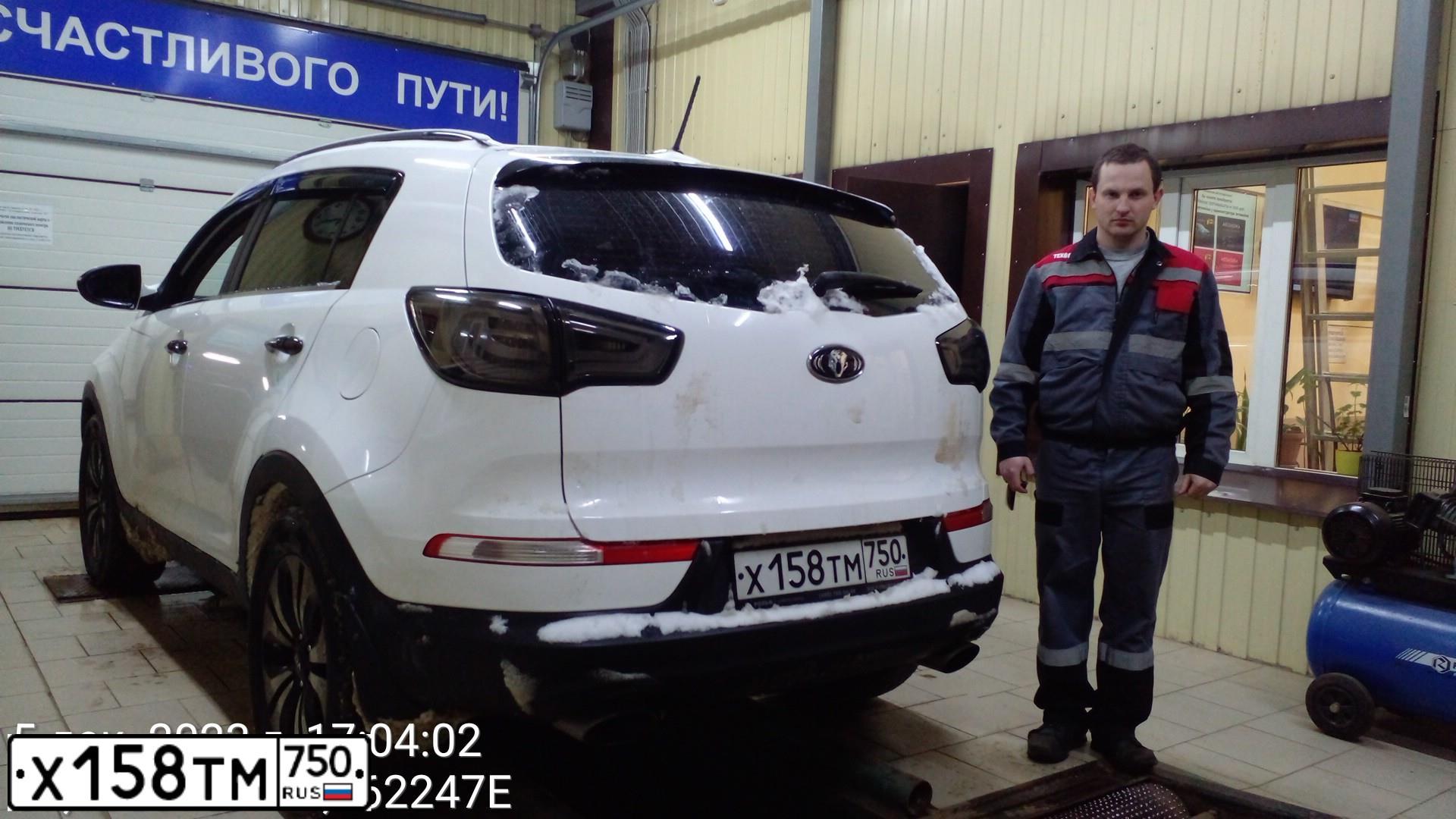 Фото автомобиля KIA SPORTAGE, 2012 — госномер У815ЕХ44. Цвет: Белый