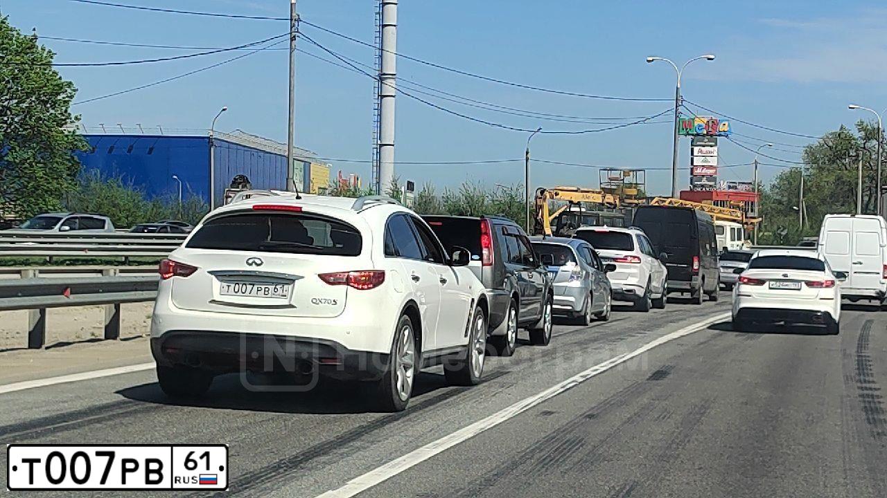 Фото автомобиля INFINITI QX70 /FX/, 2012 — госномер Т007РВ61. Цвет: БЕЛЫЙ