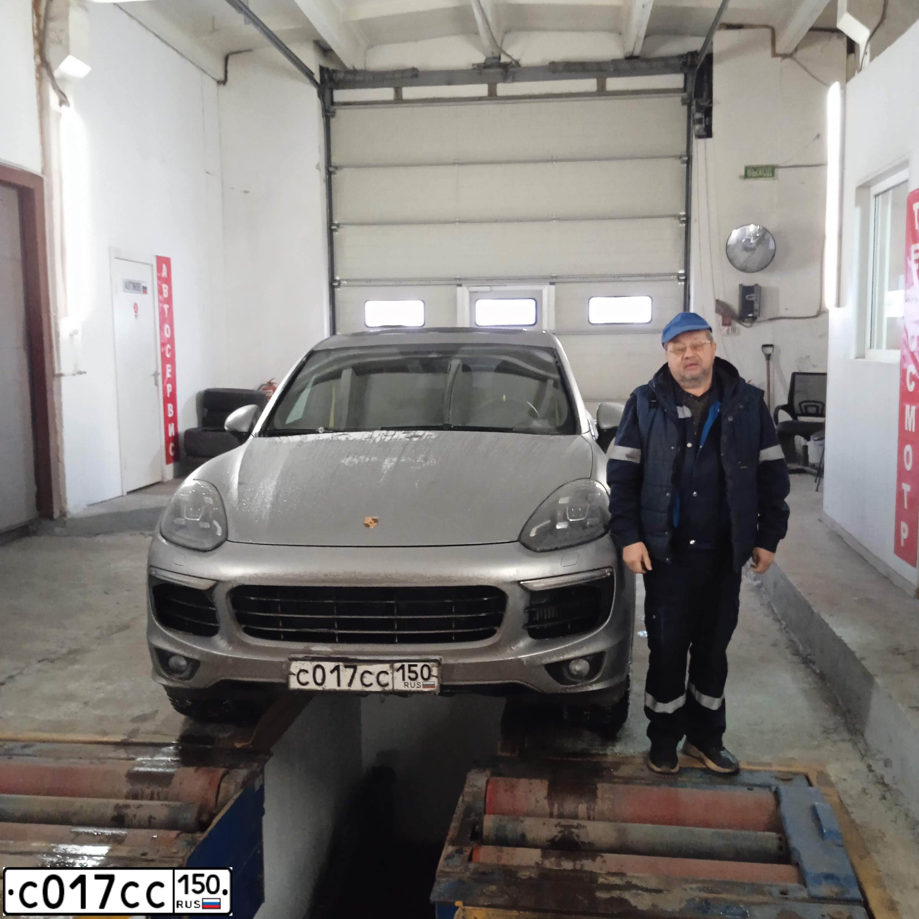 Фото автомобиля PORSCHE CAYENNE, 2015 — госномер С575СС178. Цвет: СЕРЫЙ