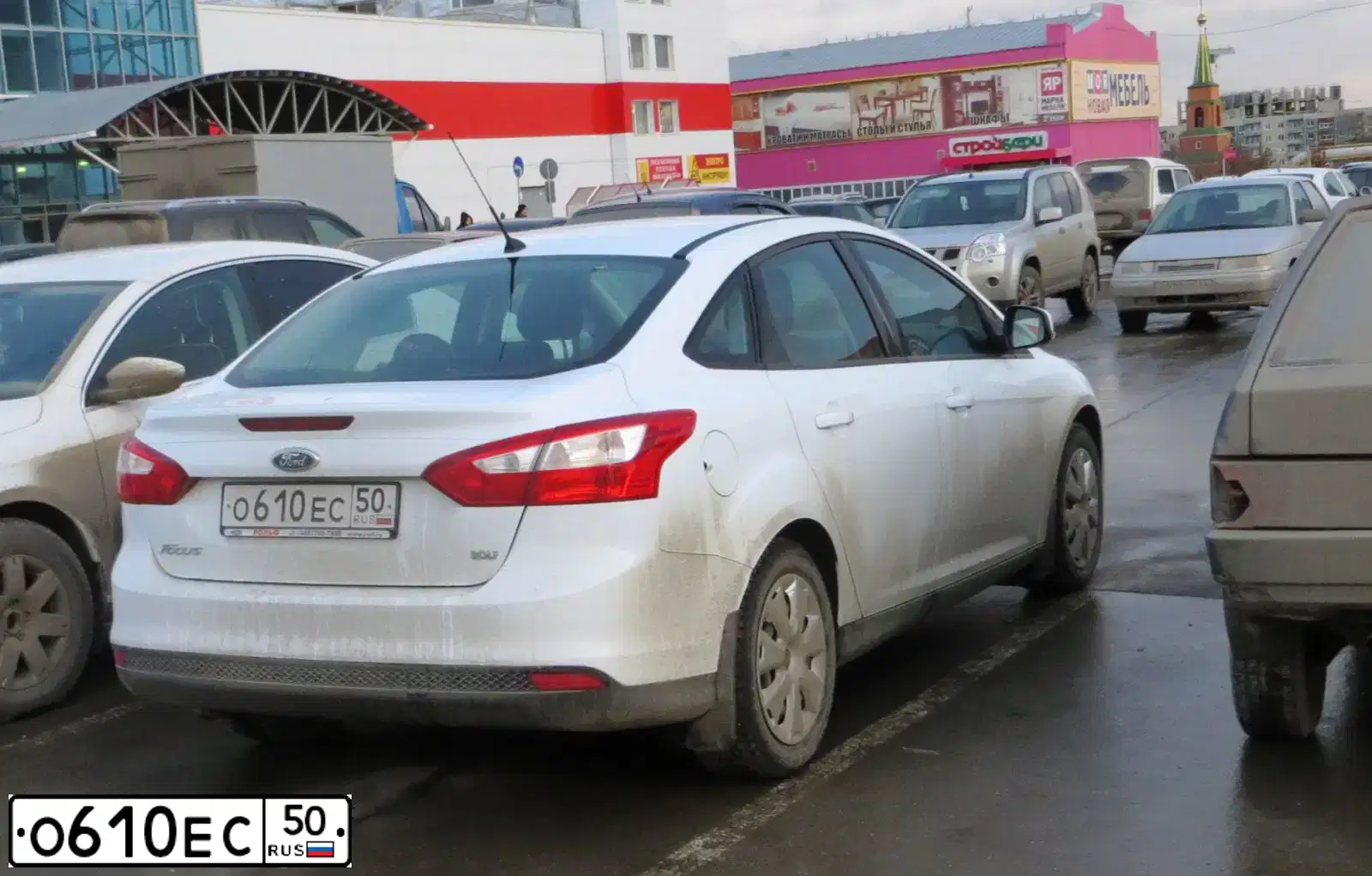 Фото автомобиля FORD FOCUS, 2013 — госномер К615АВ164. Цвет: Белый