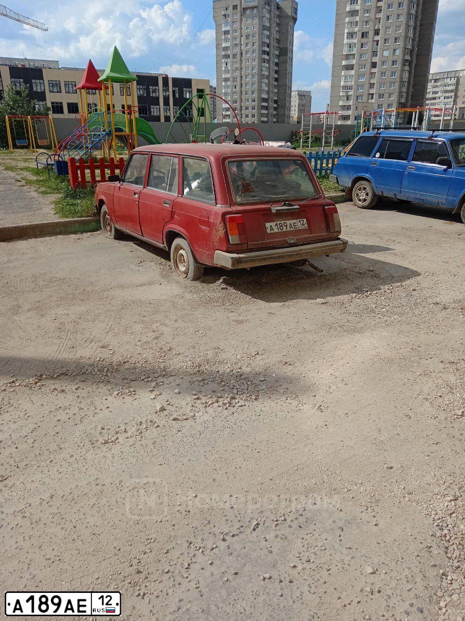 Фото автомобиля LADA 2104, 1993 — госномер А189АЕ12. Цвет: ВИШНЕВЫЙ