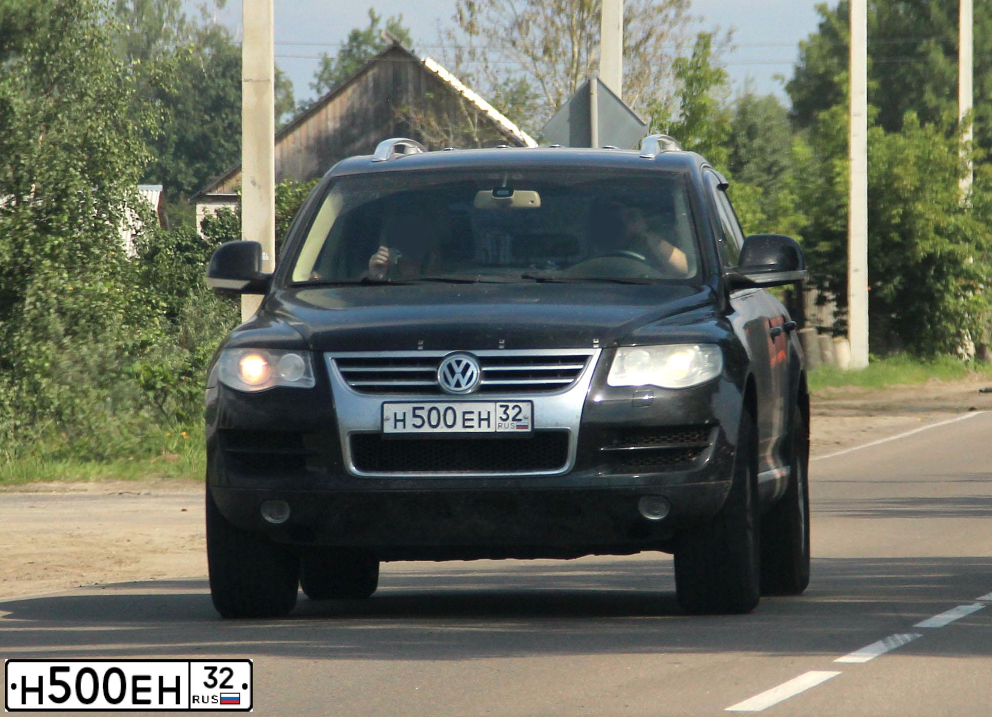 Фото автомобиля VOLKSWAGEN TOUAREG, 2008 — госномер Р158ОО790. Цвет: ЧЕРНЫЙ