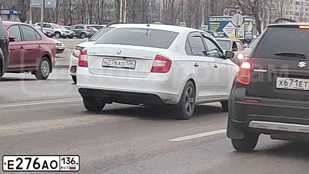 Фото автомобиля LADA 2172 PRIORA, 2011 — госномер Е276АО136. Цвет: СРЕДНИЙ СЕРО-ЗЕЛЕНЫЙ МЕТ.
