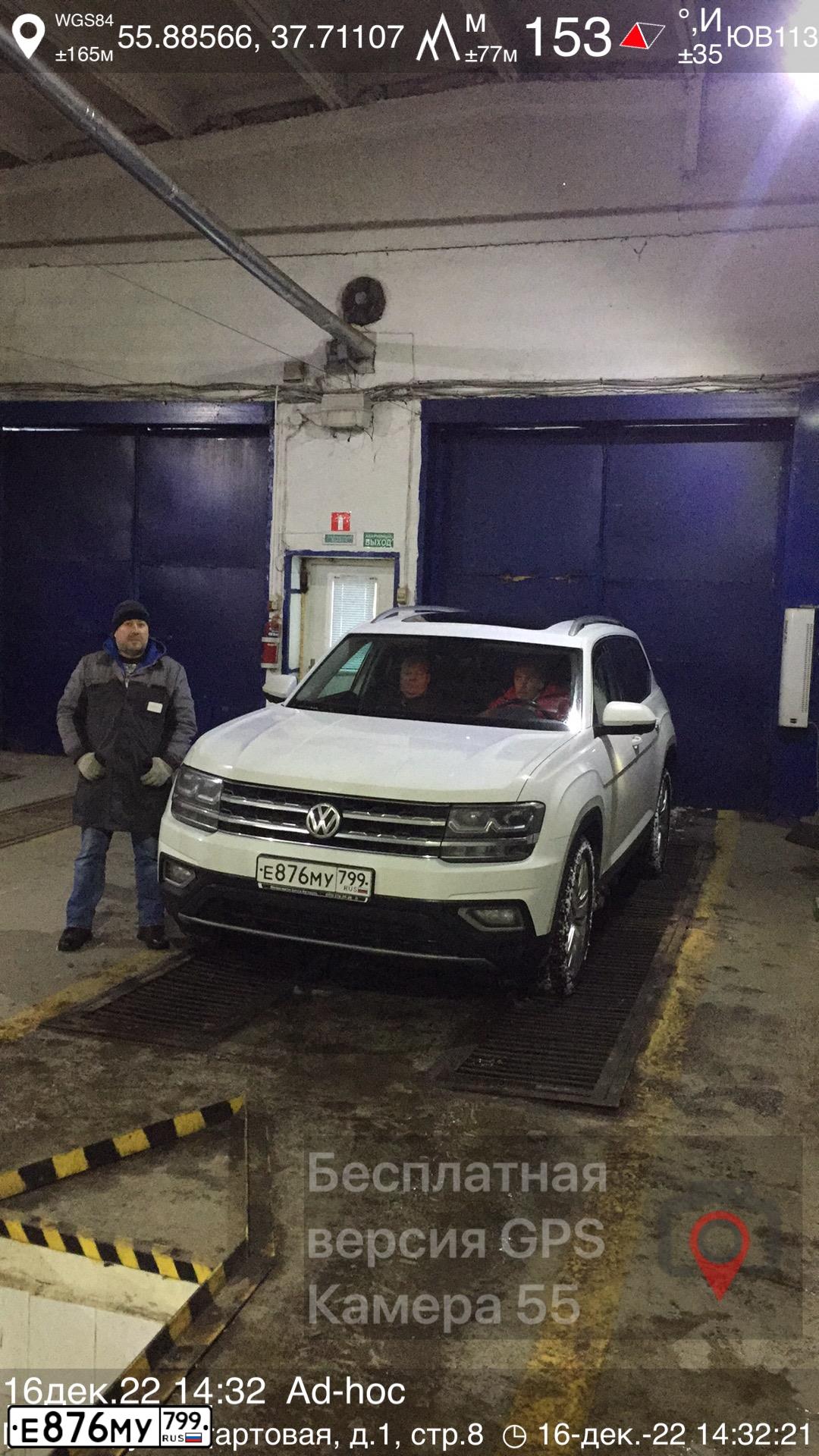 Фото автомобиля VOLKSWAGEN TERAMONT, 2018 — госномер Е876МУ799. Цвет: Белый