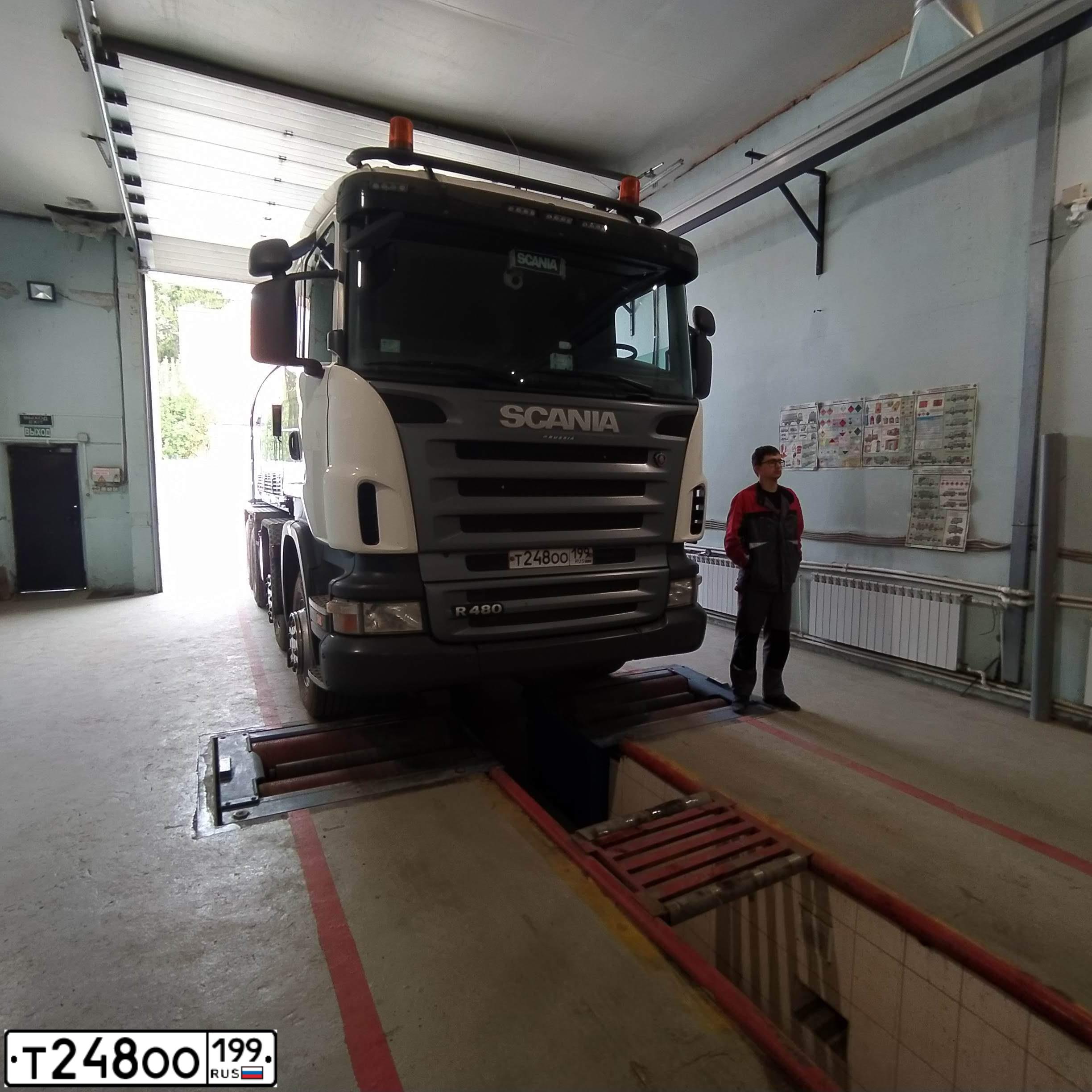 Фото автомобиля SCANIA SERIE R /4X2/, 2008 — госномер Т248ОО199. Цвет: БЕЛЫЙ