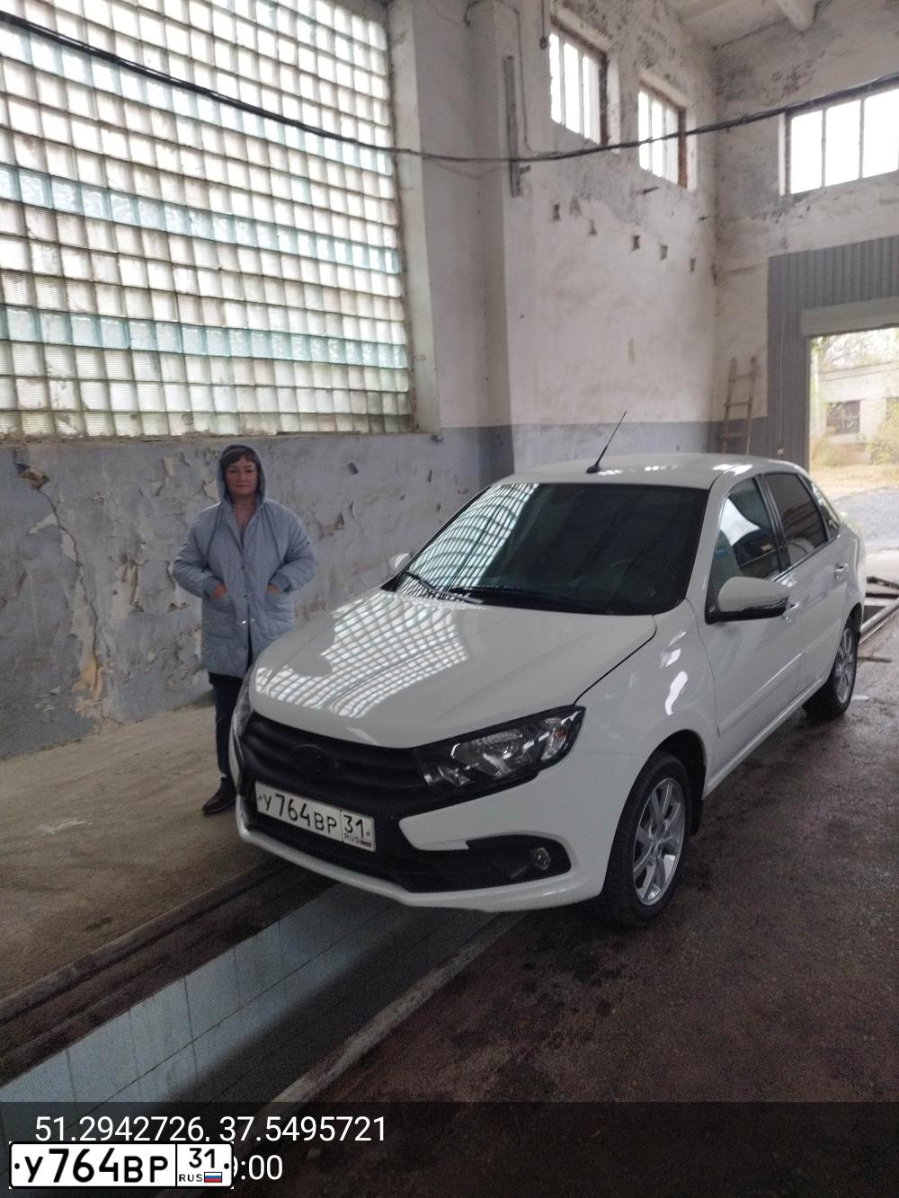 Фото автомобиля LADA 2190 GRANTA, 2019 — госномер У060АУ31. Цвет: Белый