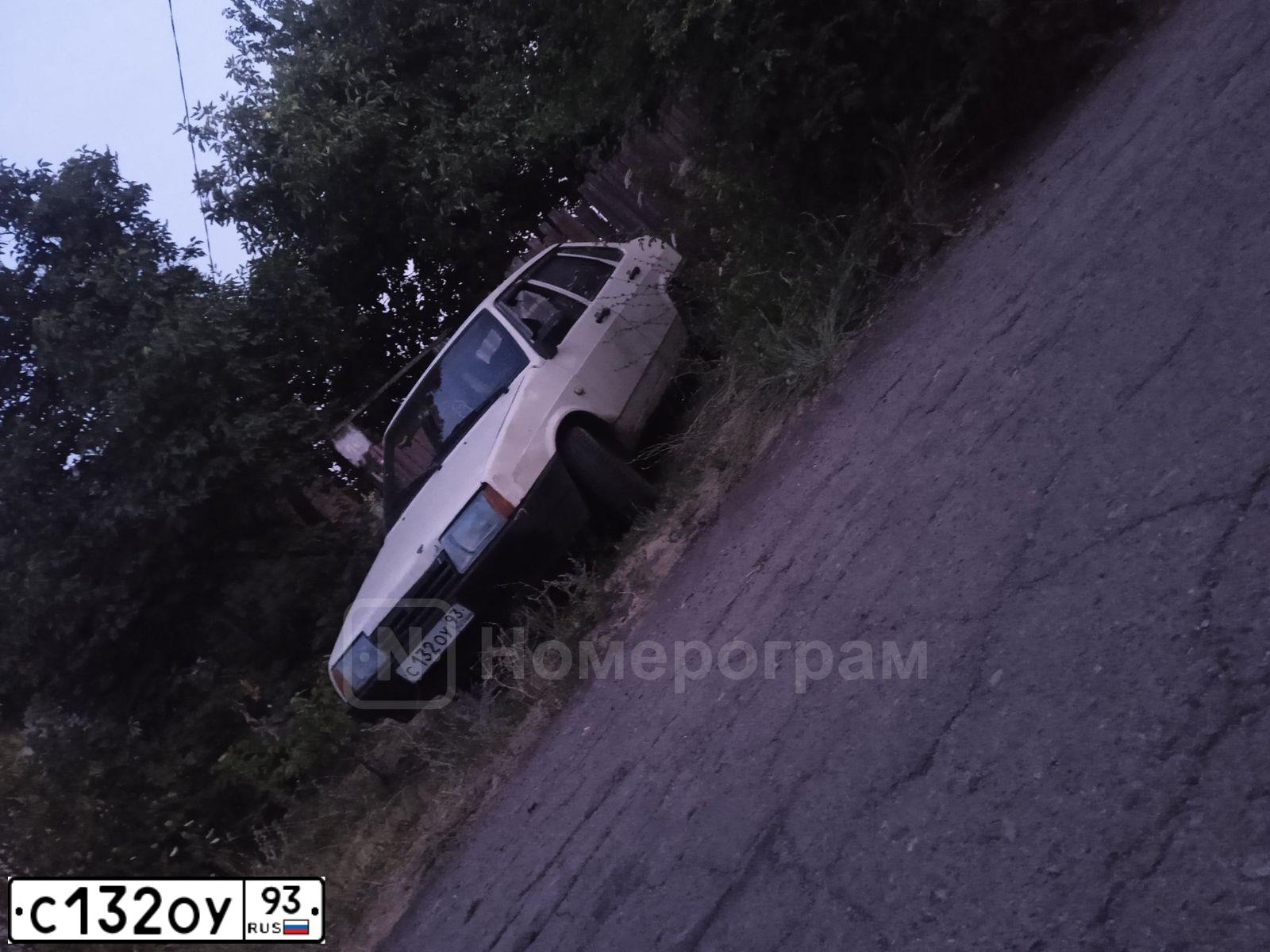 Фото автомобиля LADA 2109 SAMARA, 1995 — госномер Е255АМ93. Цвет: СВЕТЛО-БЕЖЕВЫЙ