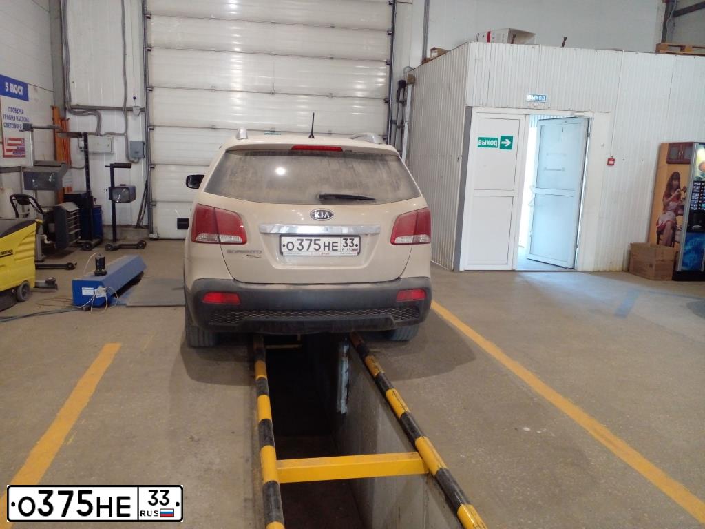 Фото автомобиля KIA XM SORENTO, 2010 — госномер О733ТА32. Цвет: БЕЖЕВЫЙ