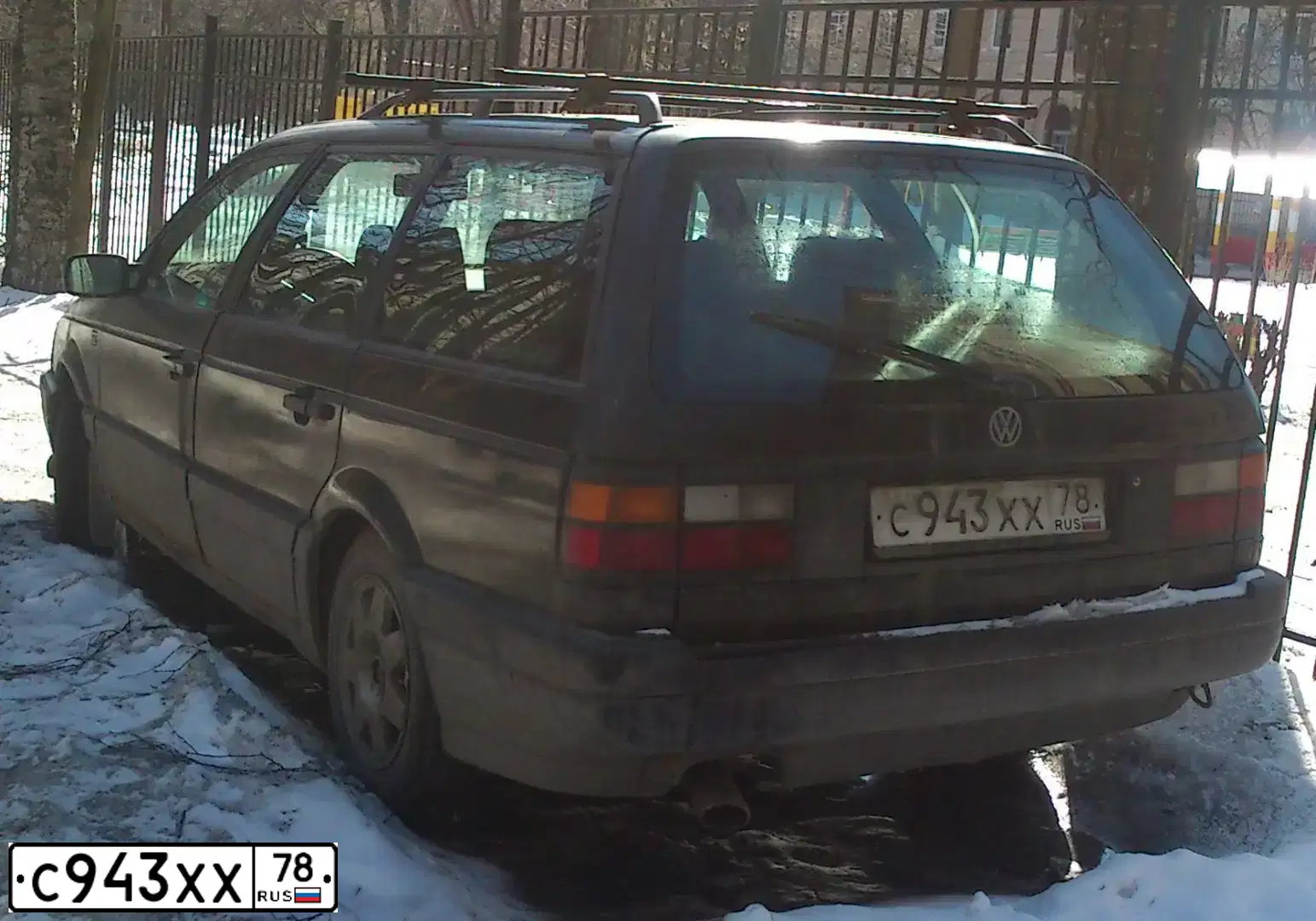 Фото автомобиля VOLKSWAGEN PASSAT, 1991 — госномер С943ХХ78. Цвет: ЧЕРНЫЙ