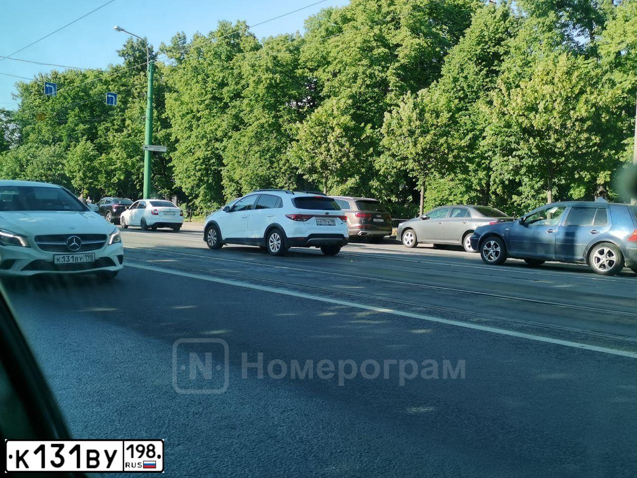 Фото автомобиля MERCEDES CLA-KLASSE, 2014 — госномер К131ВУ198. Цвет: Белый