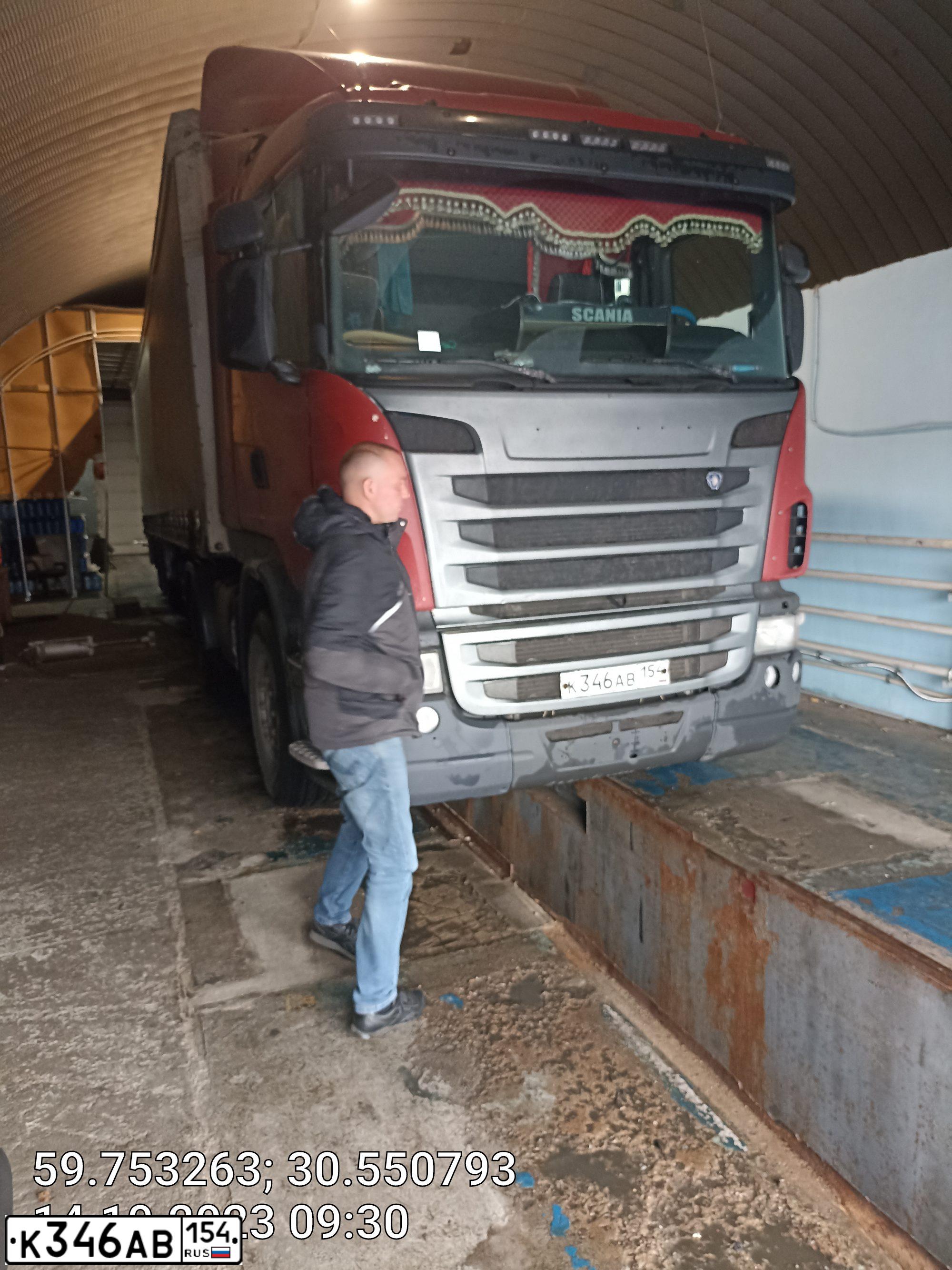 Фото автомобиля SCANIA SERIE G /4X2/, 2010 — госномер К346АВ154. Цвет: Красный
