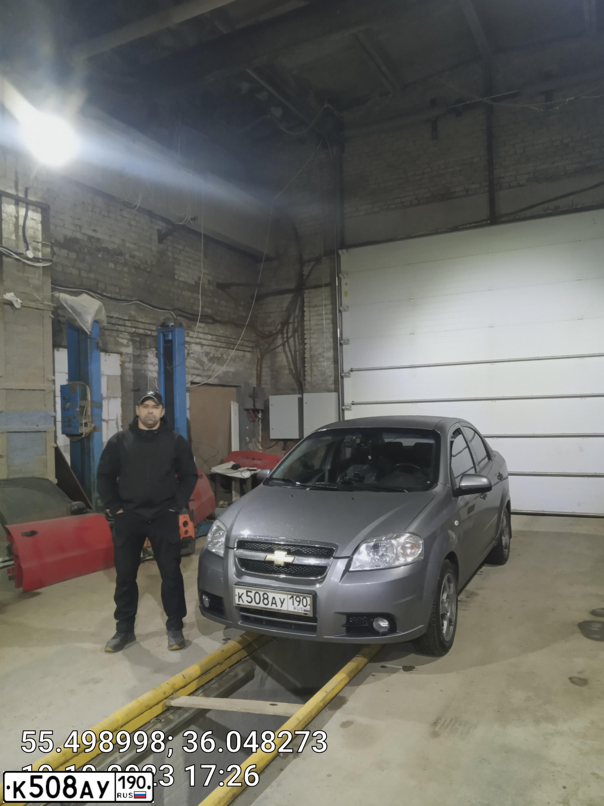 Фото автомобиля CHEVROLET AVEO, 2009 — госномер К508АУ190. Цвет: СЕРЫЙ