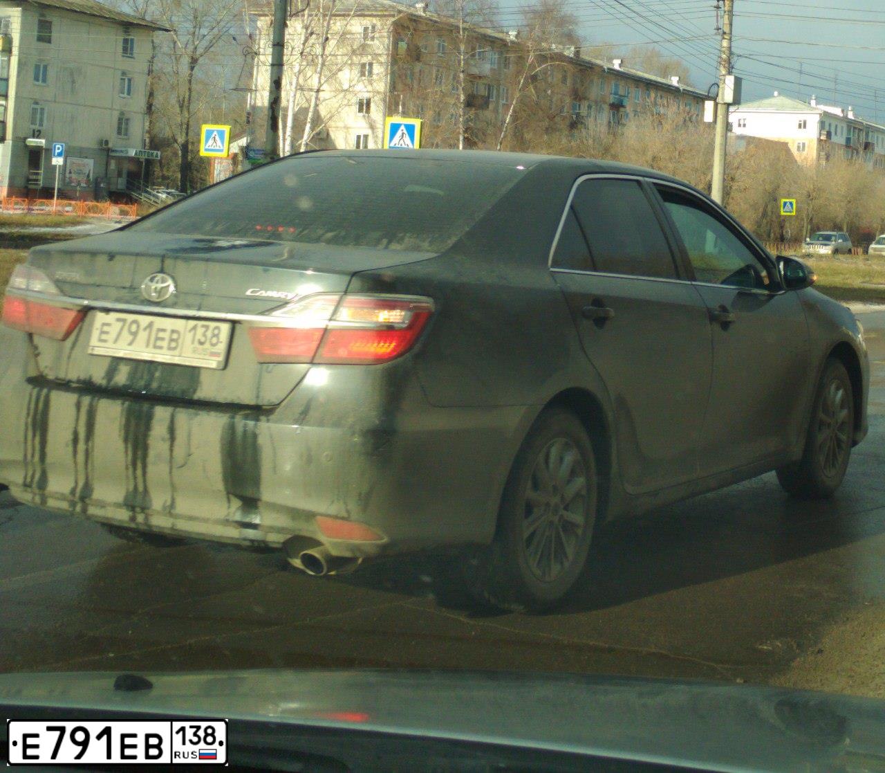 Фото автомобиля TOYOTA CAMRY, 2015 — госномер Е482ОЕ777. Цвет: СЕРЫЙ ТЕМНЫЙ