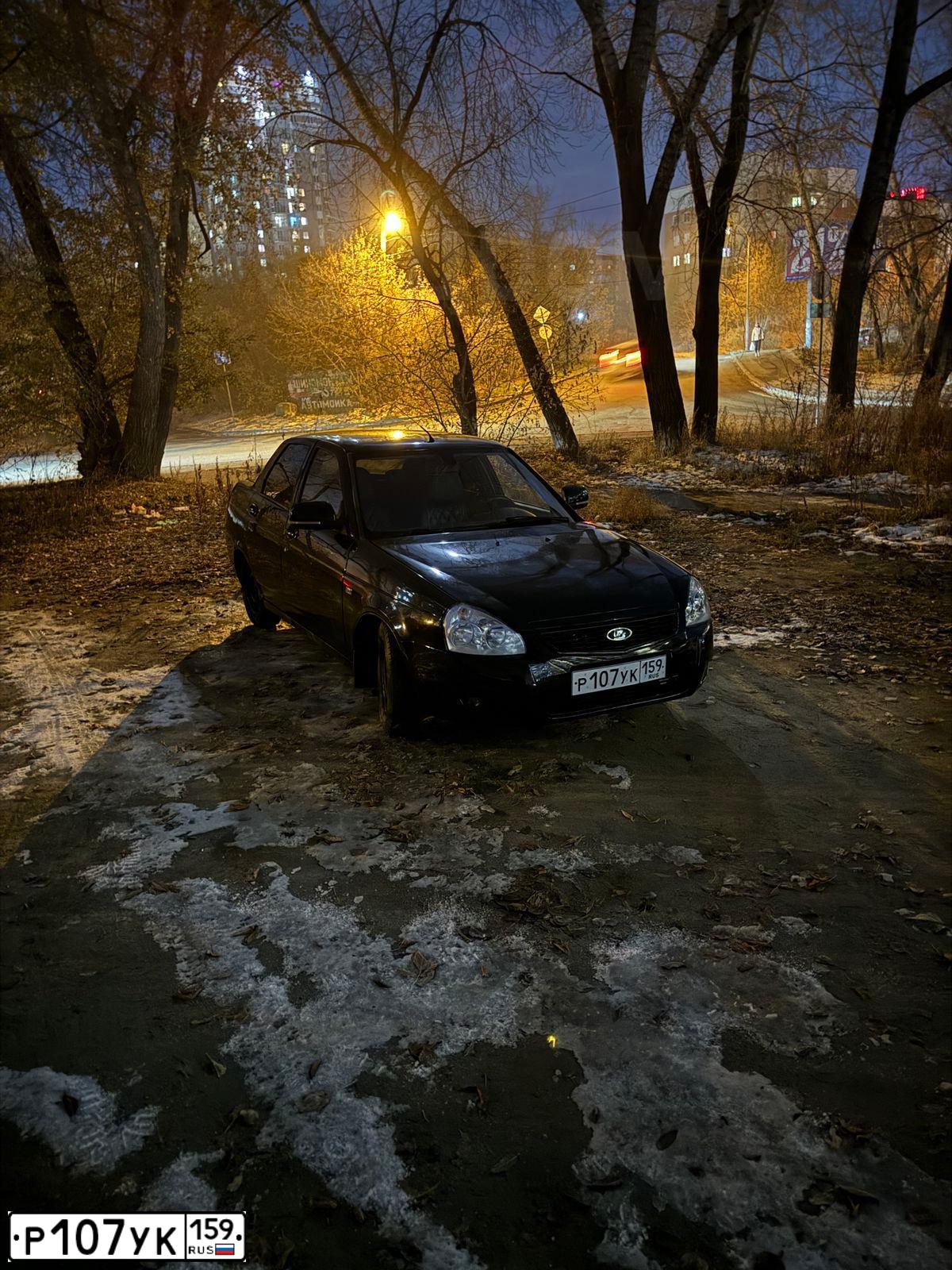 Фото автомобиля LADA PRIORA, 2012 — госномер Х956КО196. Цвет: СИНЕ-ЧЕРНЫЙ