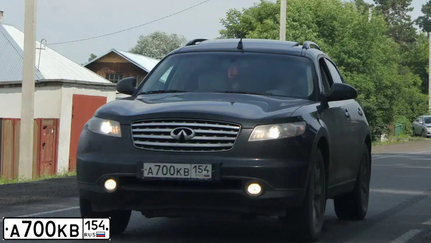 Фото автомобиля INFINITI QX70 /FX/, 2004 — госномер Н656ОУ125. Цвет: ЧЕРНЫЙ