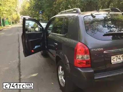 Фото автомобиля HYUNDAI TUCSON, 2007 — госномер У175ВС55. Цвет: СЕРЫЙ ТЕМНЫЙ