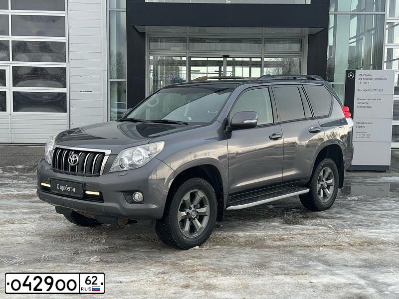 Фото автомобиля TOYOTA LANDCRUISER, 2013 — госномер О429ОО62. Цвет: СЕРЫЙ