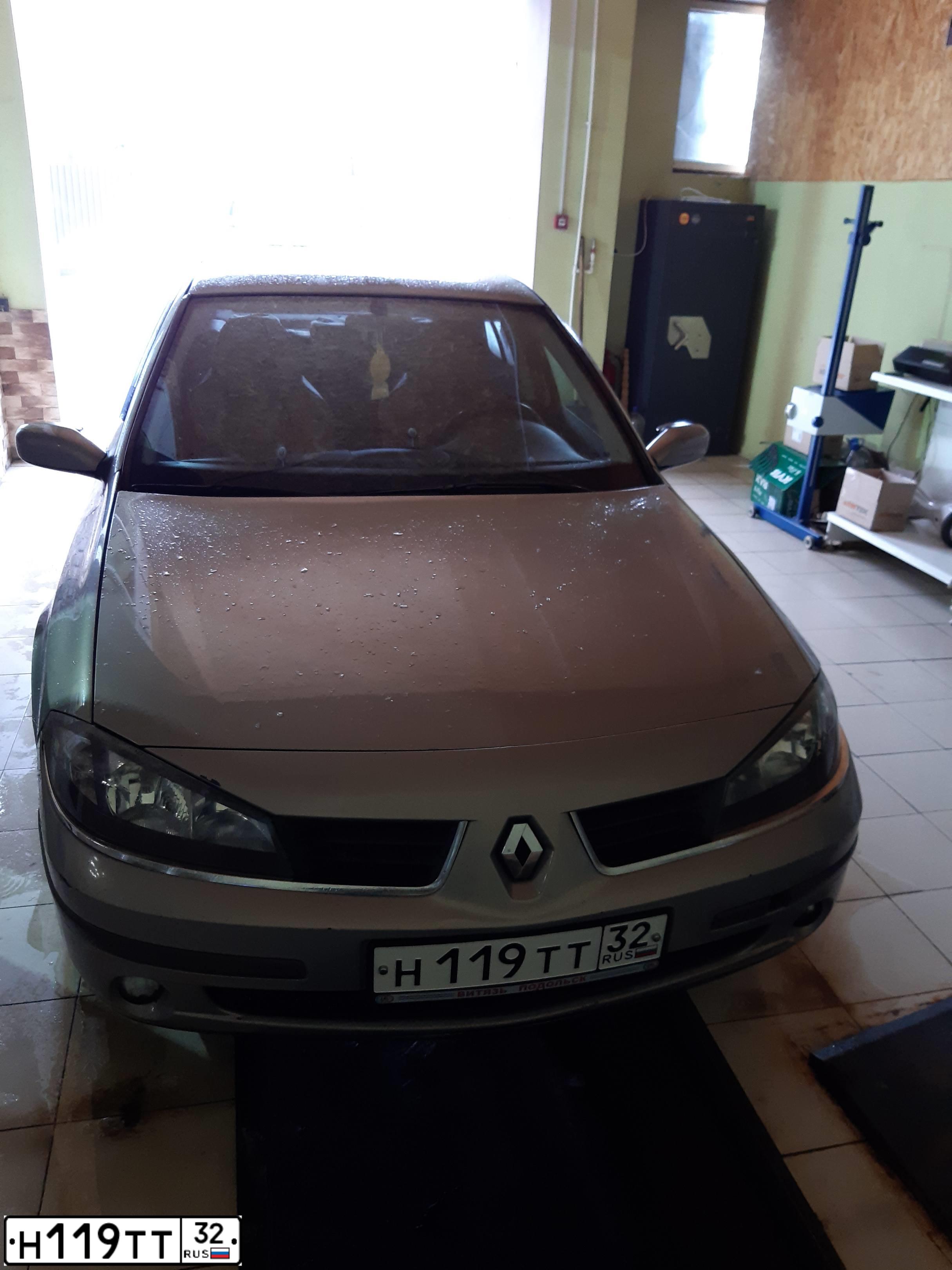 Фото автомобиля RENAULT LAGUNA, 2006 — госномер С685ЕА57. Цвет: СЕРО-БЕЖЕВЫЙ