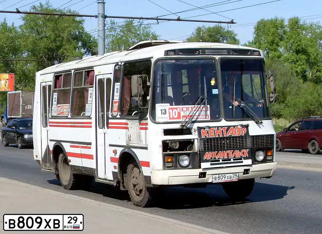 Фото автомобиля PAZ 3205, 2002 — госномер В809ХВ29. Цвет: БЕЛО-КРАСНЫЙ