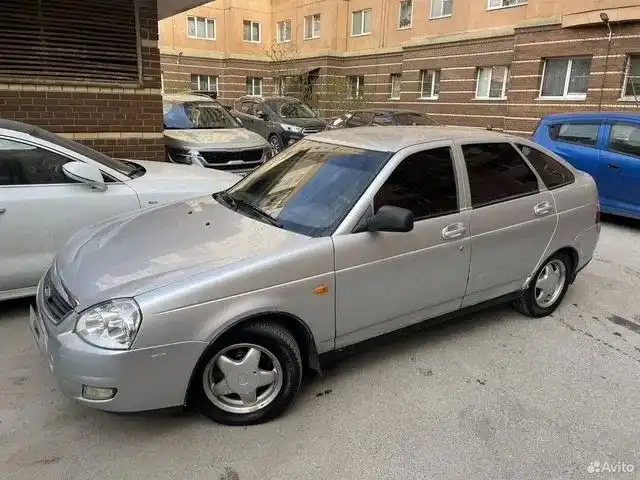Фото автомобиля LADA PRIORA, 2009 — госномер Н133ТО198. Цвет: СВЕТЛО-СЕРЕБРИСТЫЙ МЕТАЛЛ