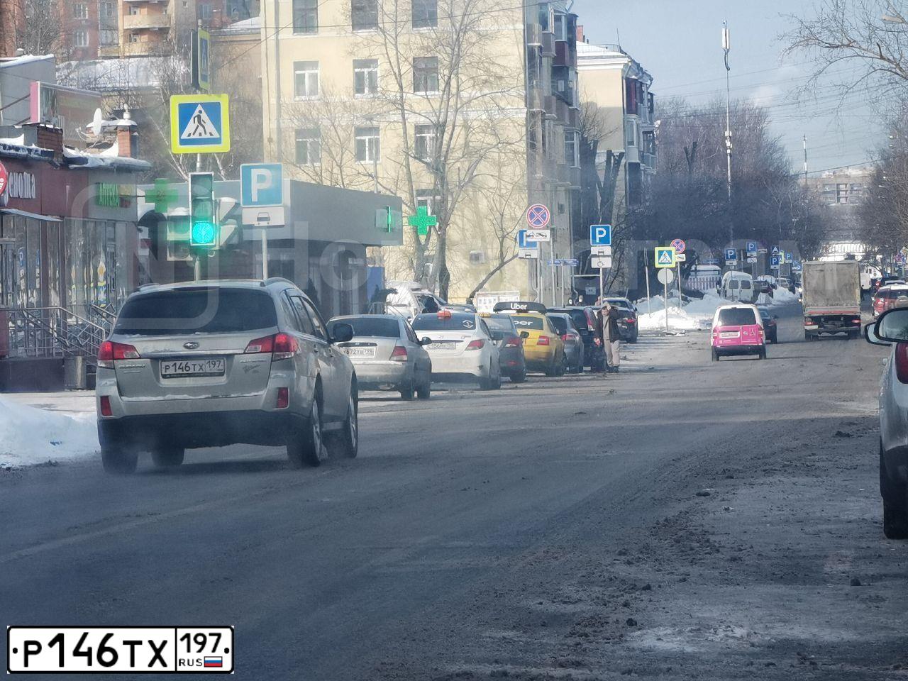 Фото автомобиля SUBARU OUTBACK, 2012 — госномер Р146ТХ197. Цвет: ЗОЛОТИСТЫЙ
