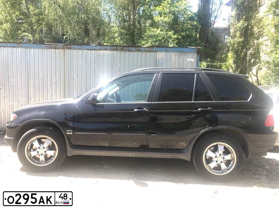 Фото автомобиля BMW X5, 2003 — госномер Е500НС48. Цвет: ЧЕРНЫЙ