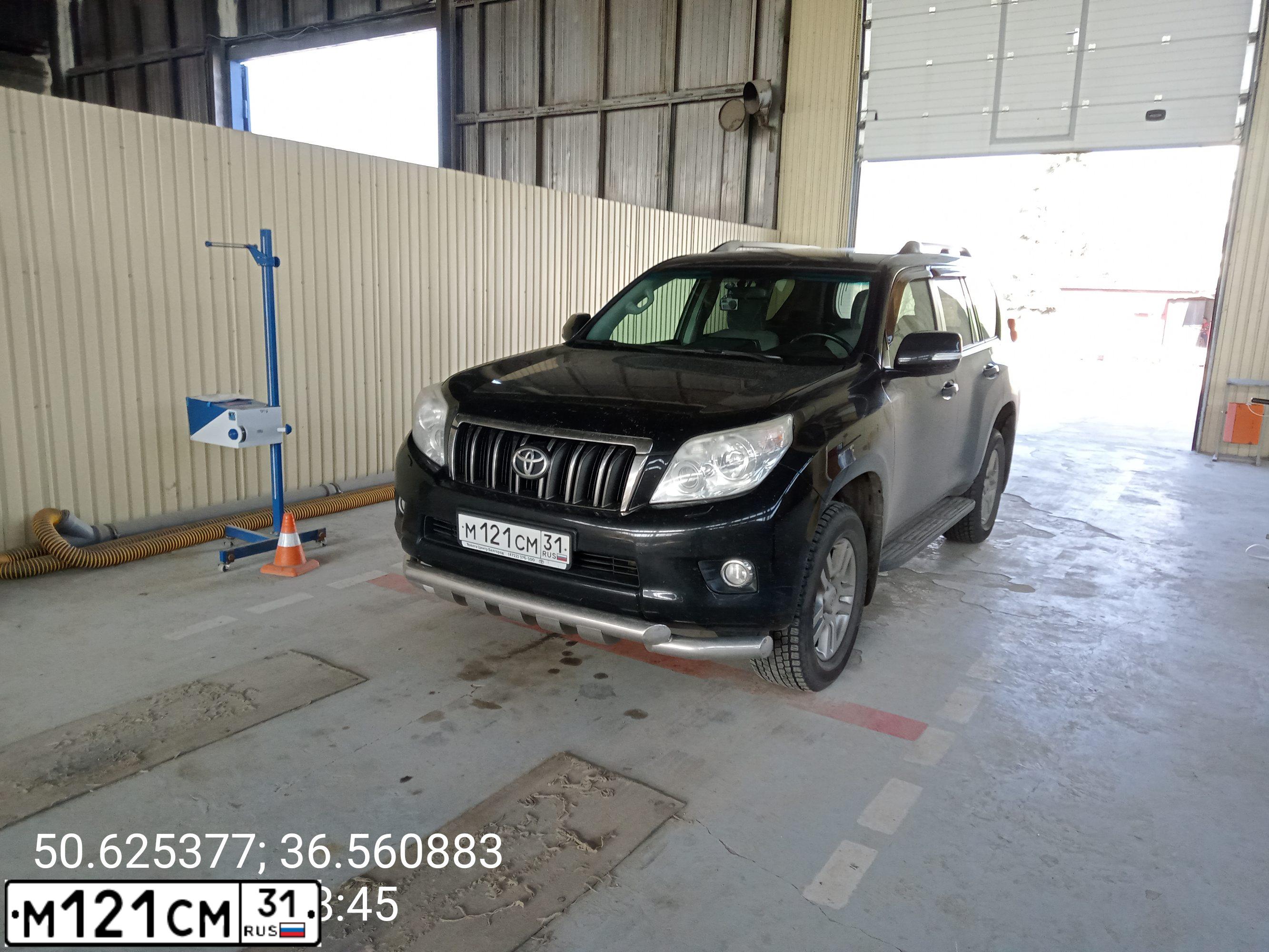 Фото автомобиля TOYOTA LAND CRUISER 150, 2013 — госномер Х573ТВ31. Цвет: ЧЕРНЫЙ