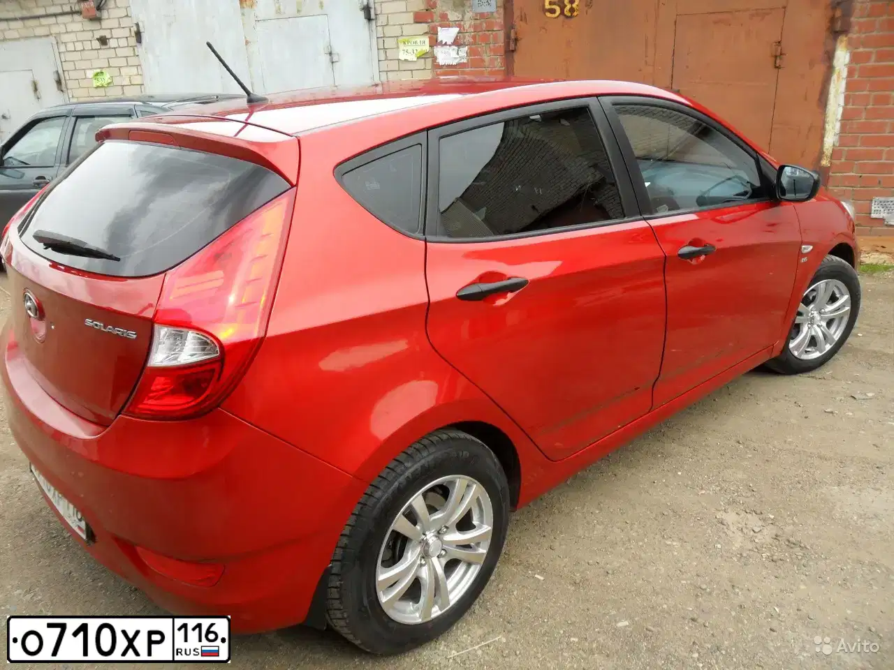 Фото автомобиля HYUNDAI SOLARIS, 2012 — госномер О710ХР116. Цвет: КРАСНЫЙ ГРАНАТ