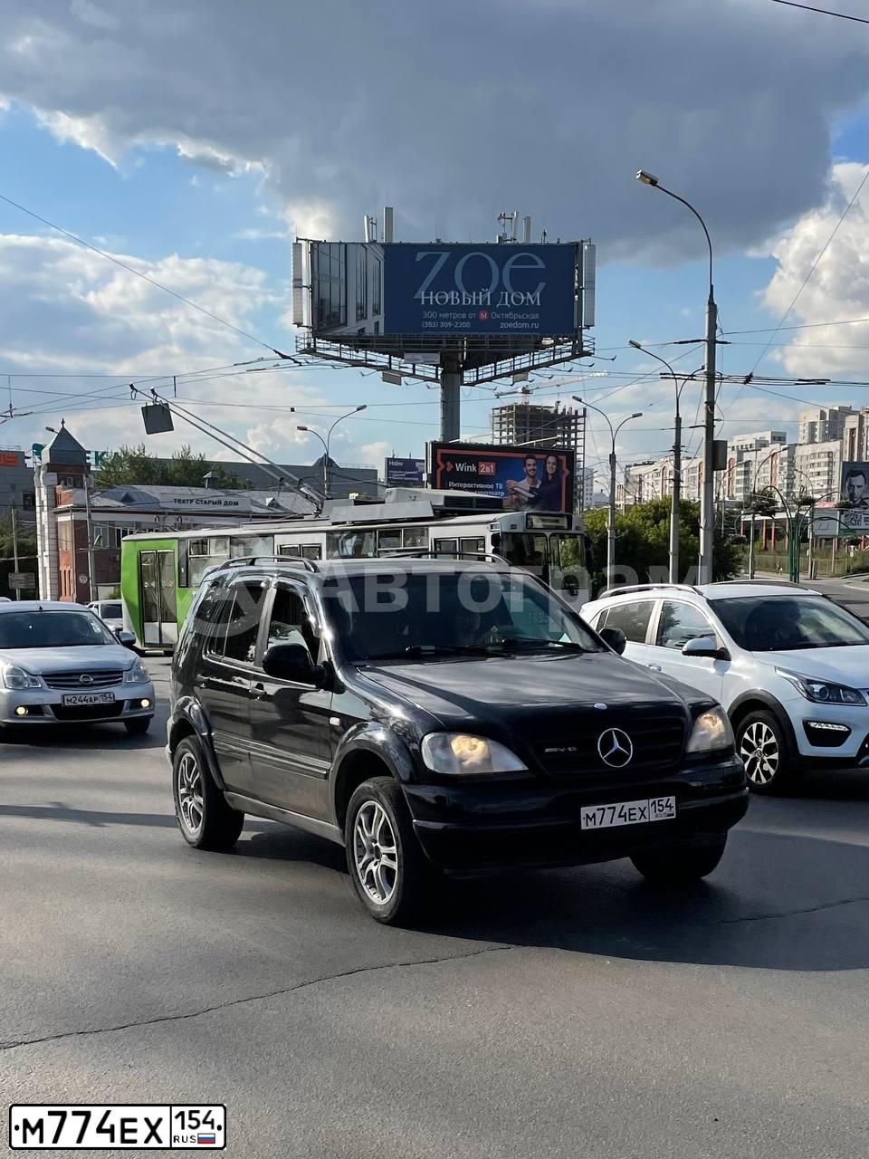 Фото автомобиля MERCEDES M-KLASSE, 2000 — госномер М774ЕХ154. Цвет: ЧЕРНЫЙ