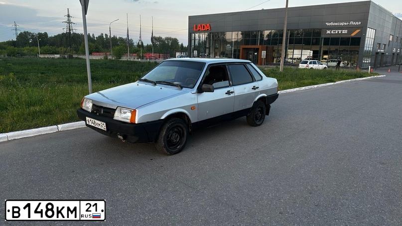 Фото автомобиля LADA 2109 SAMARA, 2002 — госномер В148КМ21. Цвет: СВЕТЛО-СЕРЕБР  МЕТАЛЛ