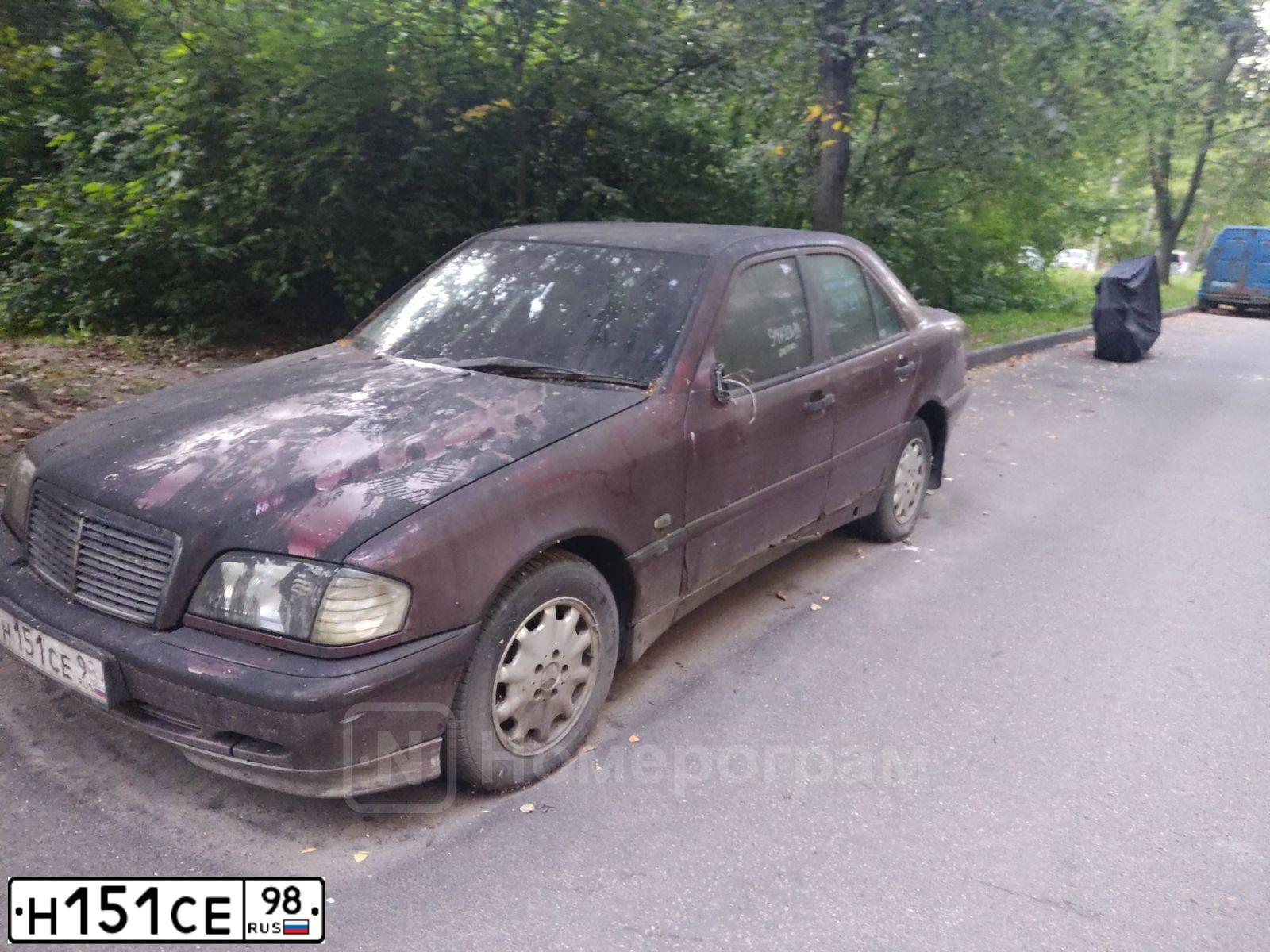 Фото автомобиля MERCEDES C-KLASSE, 1998 — госномер Н151СЕ98. Цвет: ВИШНЕВЫЙ