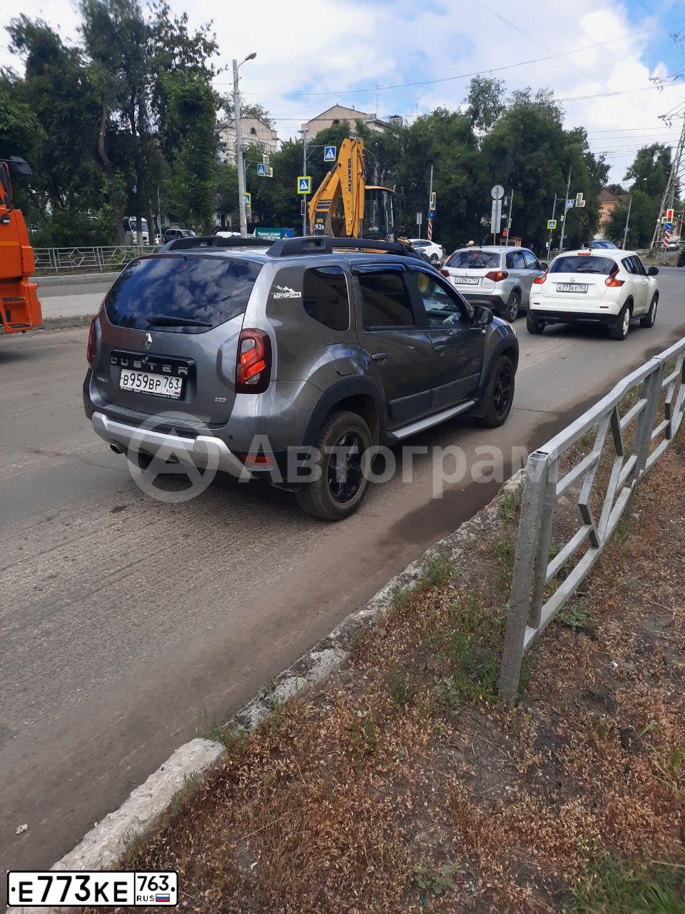Фото автомобиля NISSAN JUKE, 2011 — госномер Е773КЕ763. Цвет: Белый
