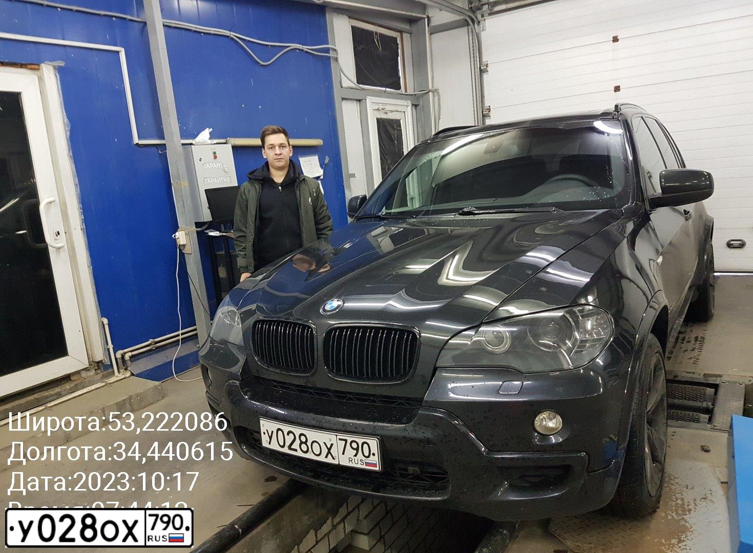Фото автомобиля BMW X5, 2009 — госномер В525ВВ199. Цвет: ЧЕРНЫЙ