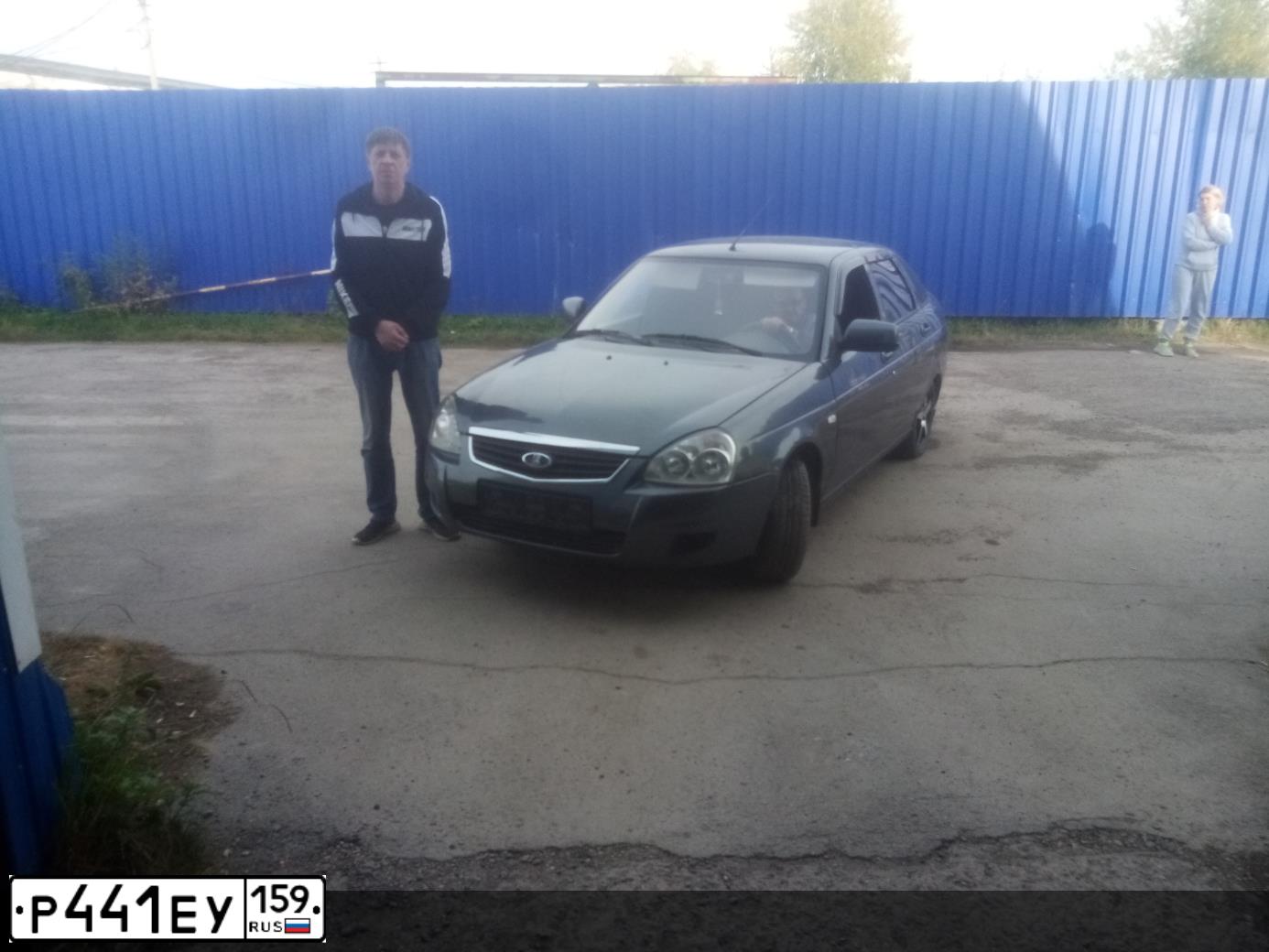 Фото автомобиля LADA 217230 LADA PRIORA, 2013 — госномер Р441ЕУ159. Цвет: серебристо-темно-серый