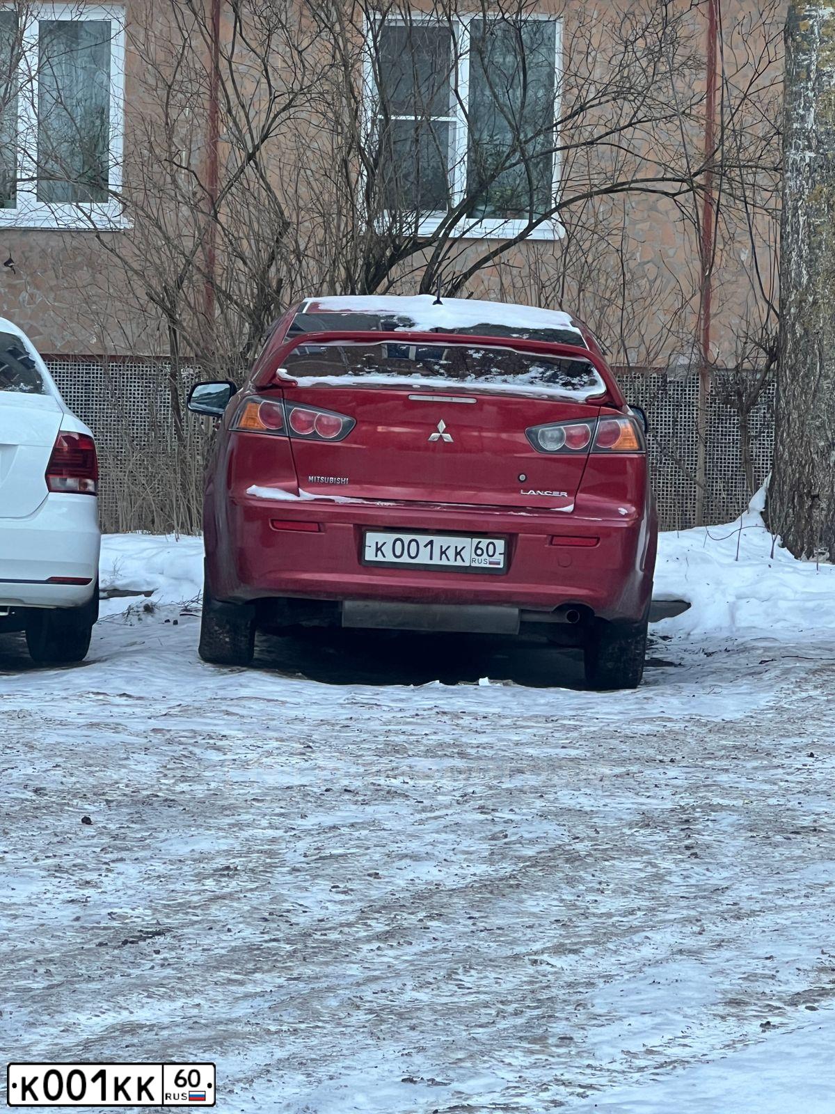 Фото автомобиля MITSUBISHI LANCER, 2010 — госномер К001КК60. Цвет: КРАСНЫЙ