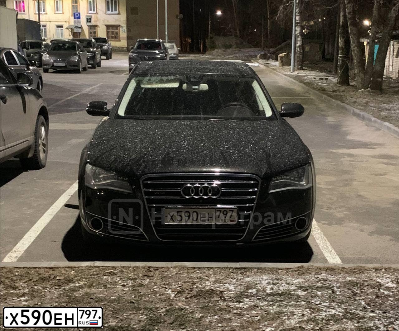 Фото автомобиля AUDI A8, 2013 — госномер М542НА799. Цвет: ЧЕРНЫЙ