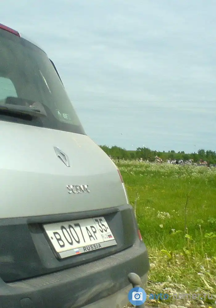 Фото автомобиля LADA LARGUS, 2012 — госномер В007АР35. Цвет: СВЕТЛО-СЕРЫЙ