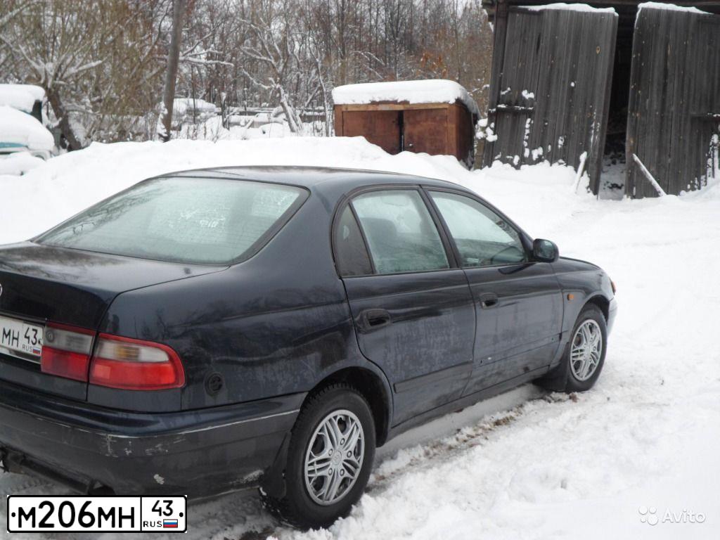 Фото автомобиля TOYOTA CARINA, 1994 — госномер Е165ВЕ196. Цвет: ТЕМНО-ЗЕЛЕНЫЙ