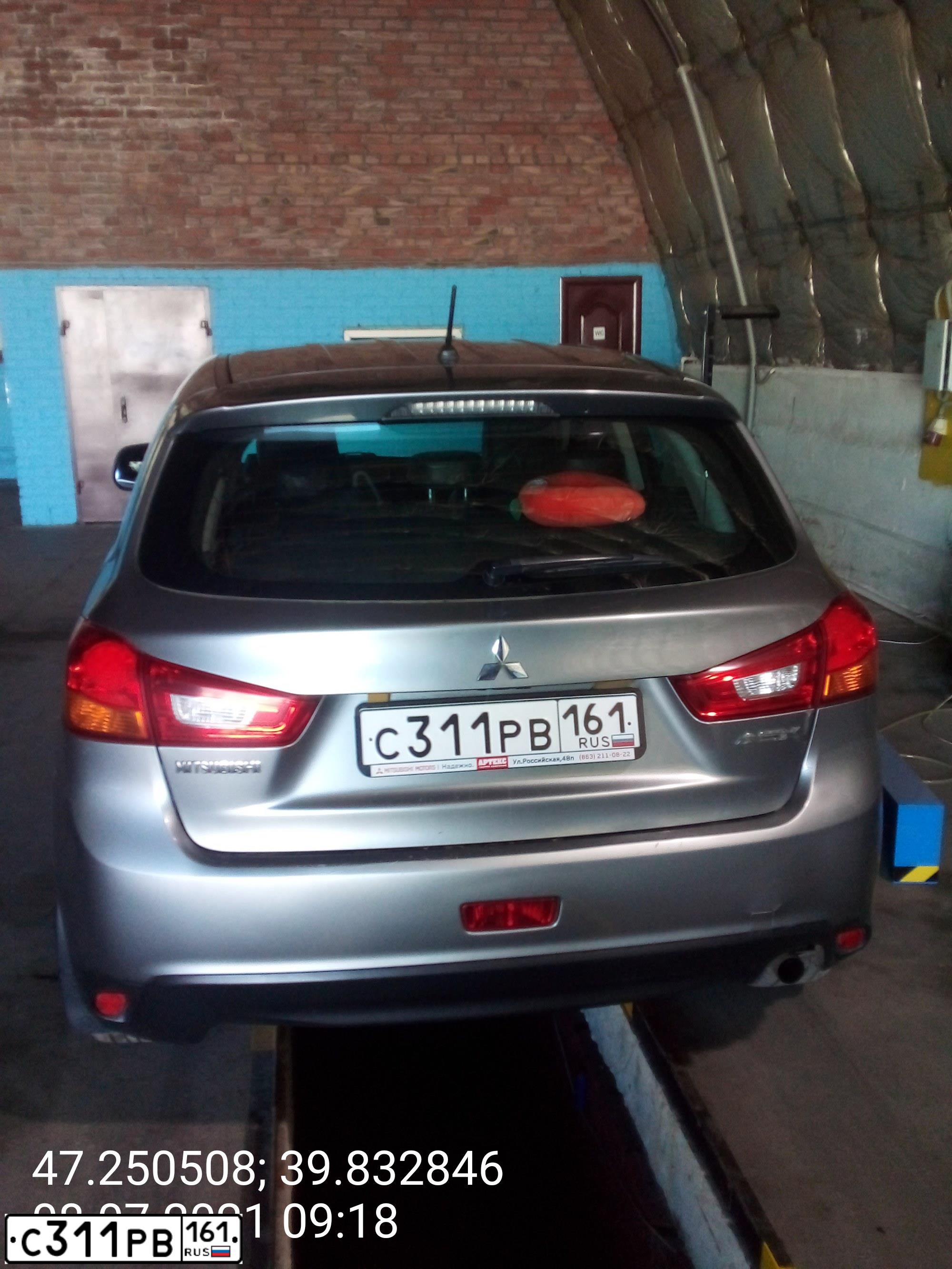 Фото автомобиля LADA 2114 SAMARA, 2006 — госномер С331РВ161. Цвет: ГРАФИТОВЫЙ МЕТАЛЛИК