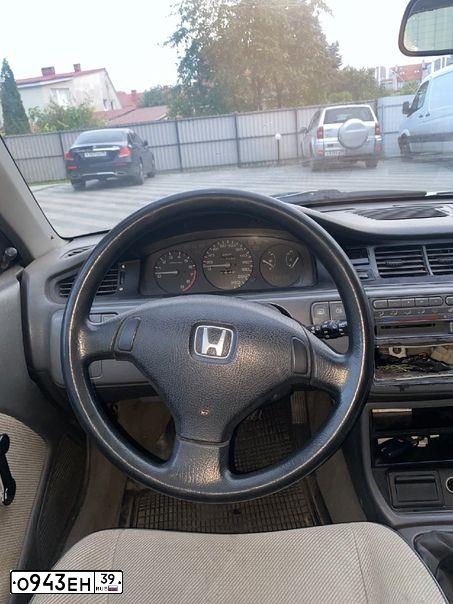 Фото автомобиля HONDA CIVIC, 1992 — госномер С435ХТ39. Цвет: СЕРЫЙ