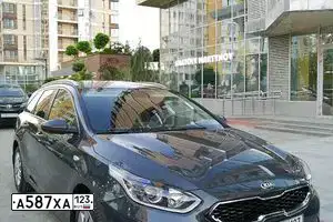 Фото автомобиля KIA CEE'D, 2019 — госномер А587ХА123. Цвет: Серый